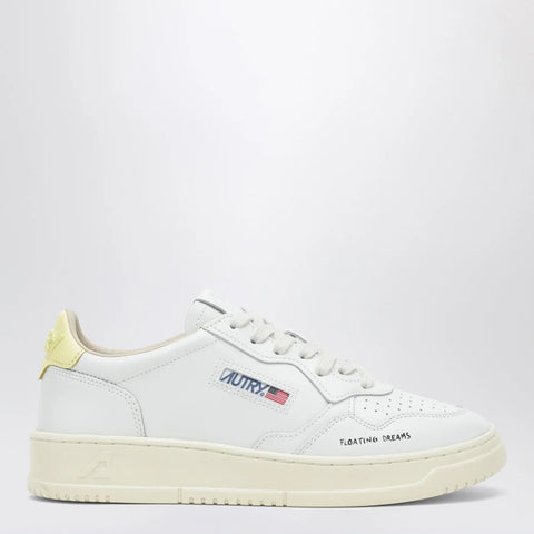 AUTRY Medalist Low Sneakers in white/yellow “Floating Dreams”
