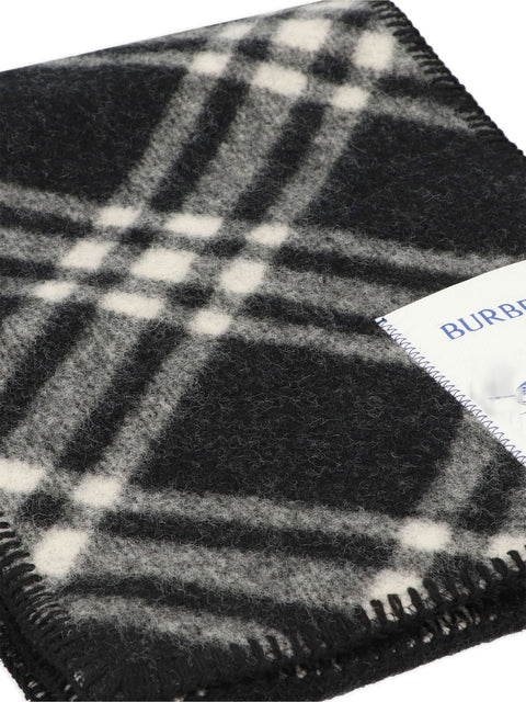 Burberry Scarfs BLACK