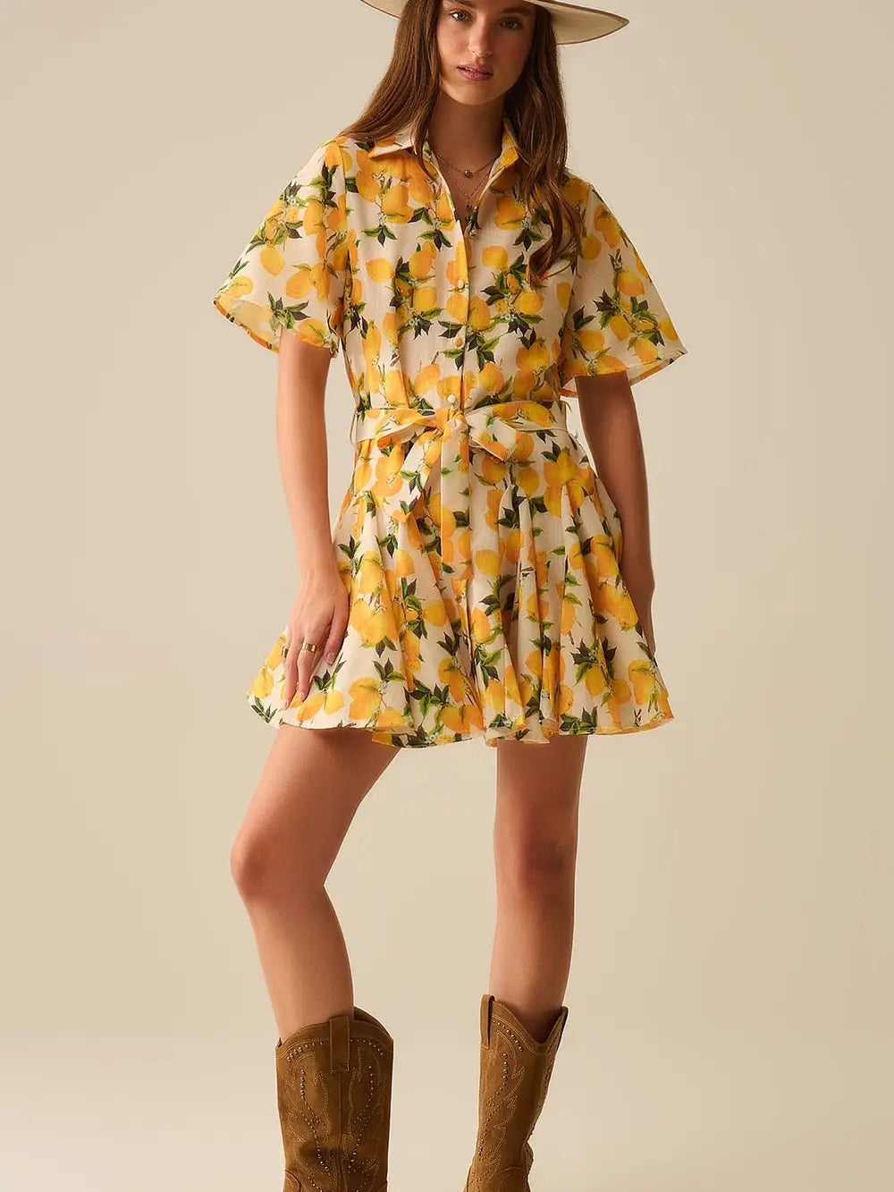 Romantic Dress with Waistband and Lemon Print and Short Sleeves