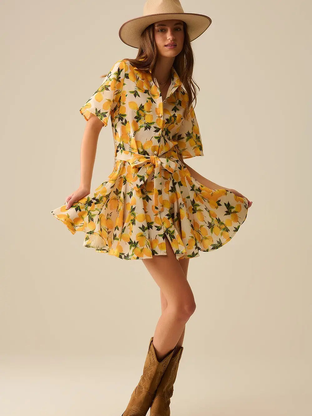 Romantic Dress with Waistband and Lemon Print and Short Sleeves