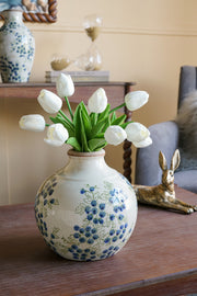 7.9x7.9x7.9' White Ceramic Vase With Blue Berry