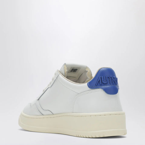 AUTRY Medalist Low Sneakers in white and Space blue Floating Dreams