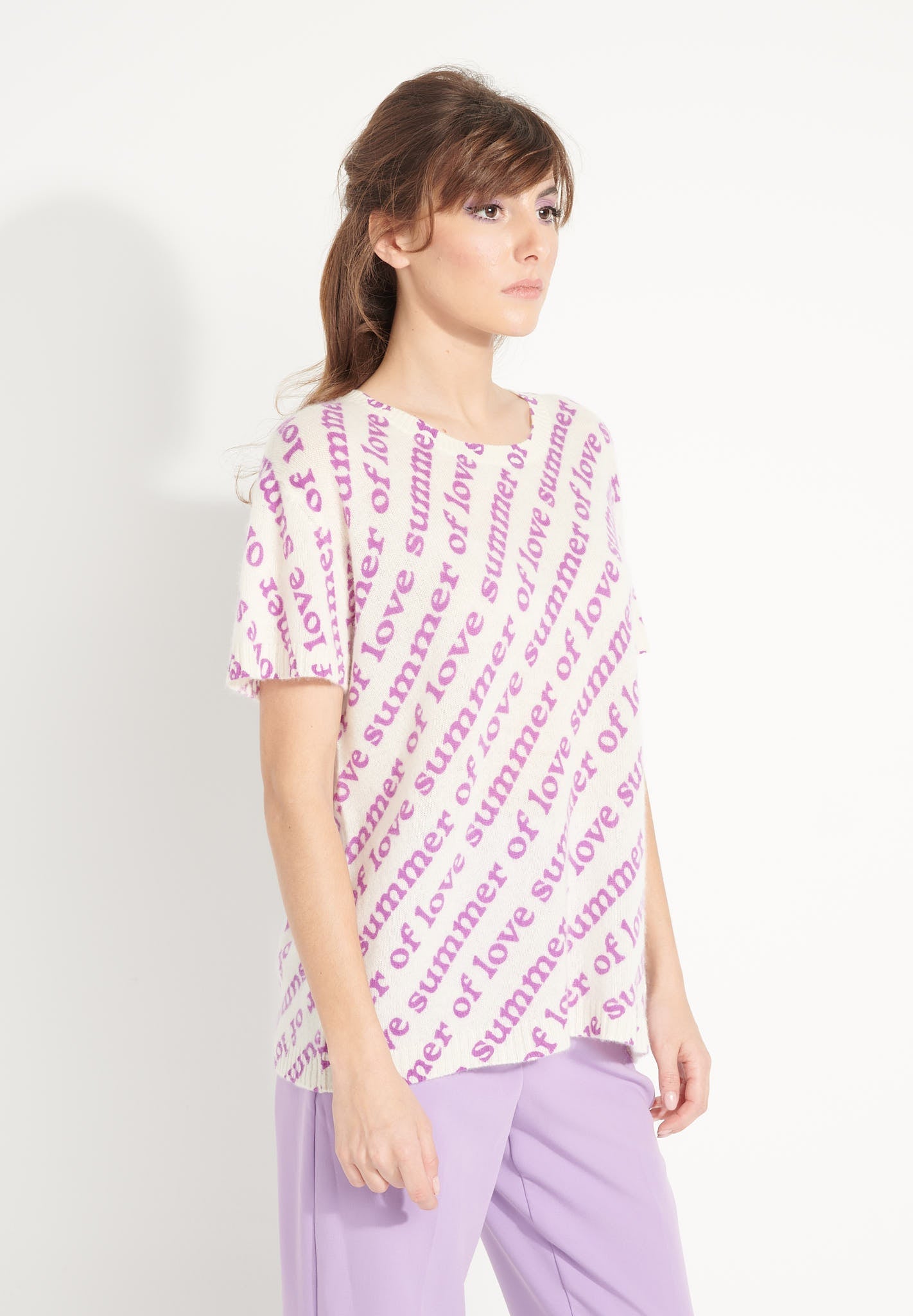 AVA 10 T shirt en cachemire déjaugé col rond manches courtes avec imprimé " SUMMER OF LOVE" blanc écru-t-shirt femme-Studio Cashmere8-S-M-SC8-00449-blanc écru/imprimé fleurs multicouleur-Urbanheer