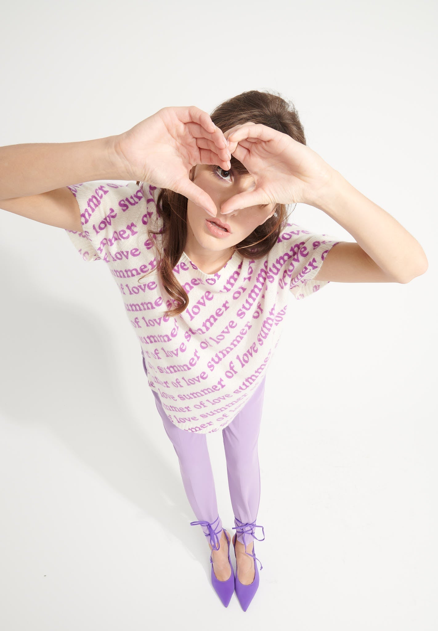 AVA 10 T shirt en cachemire déjaugé col rond manches courtes avec imprimé " SUMMER OF LOVE" blanc écru-t-shirt femme-Studio Cashmere8-S-M-SC8-00449-blanc écru/imprimé fleurs multicouleur-Urbanheer