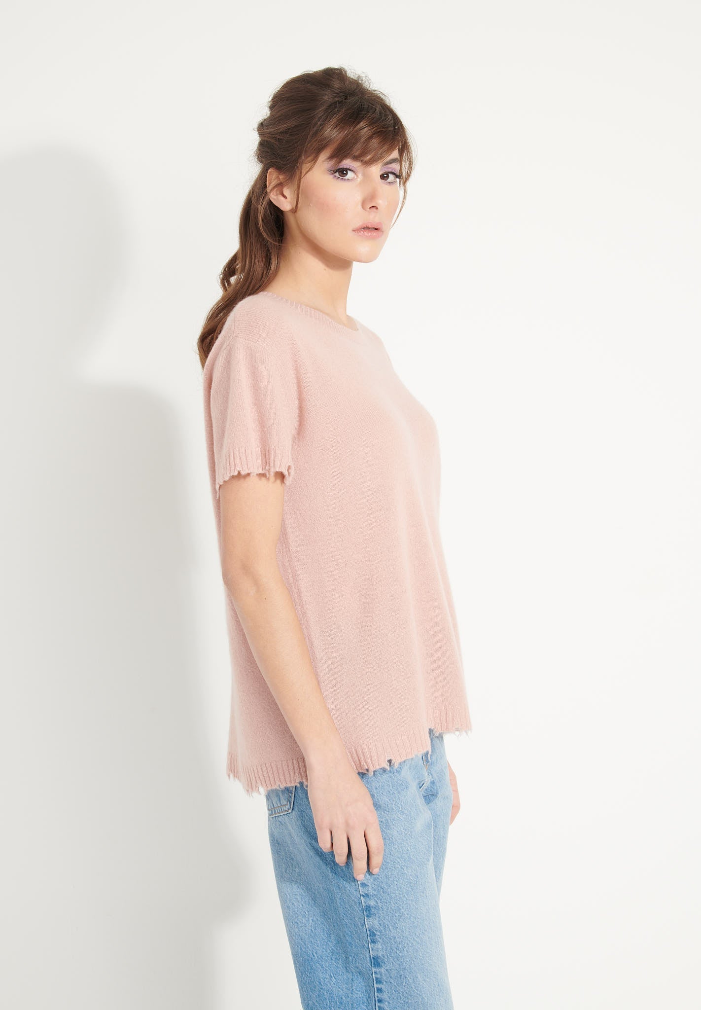 AVA 6 T shirt en cachemire déjaugé col rond manches courtes avec finitions ciselées rose poudré-t-shirt femme-Studio Cashmere8-L-SC8-00440-rose poudré-Urbanheer