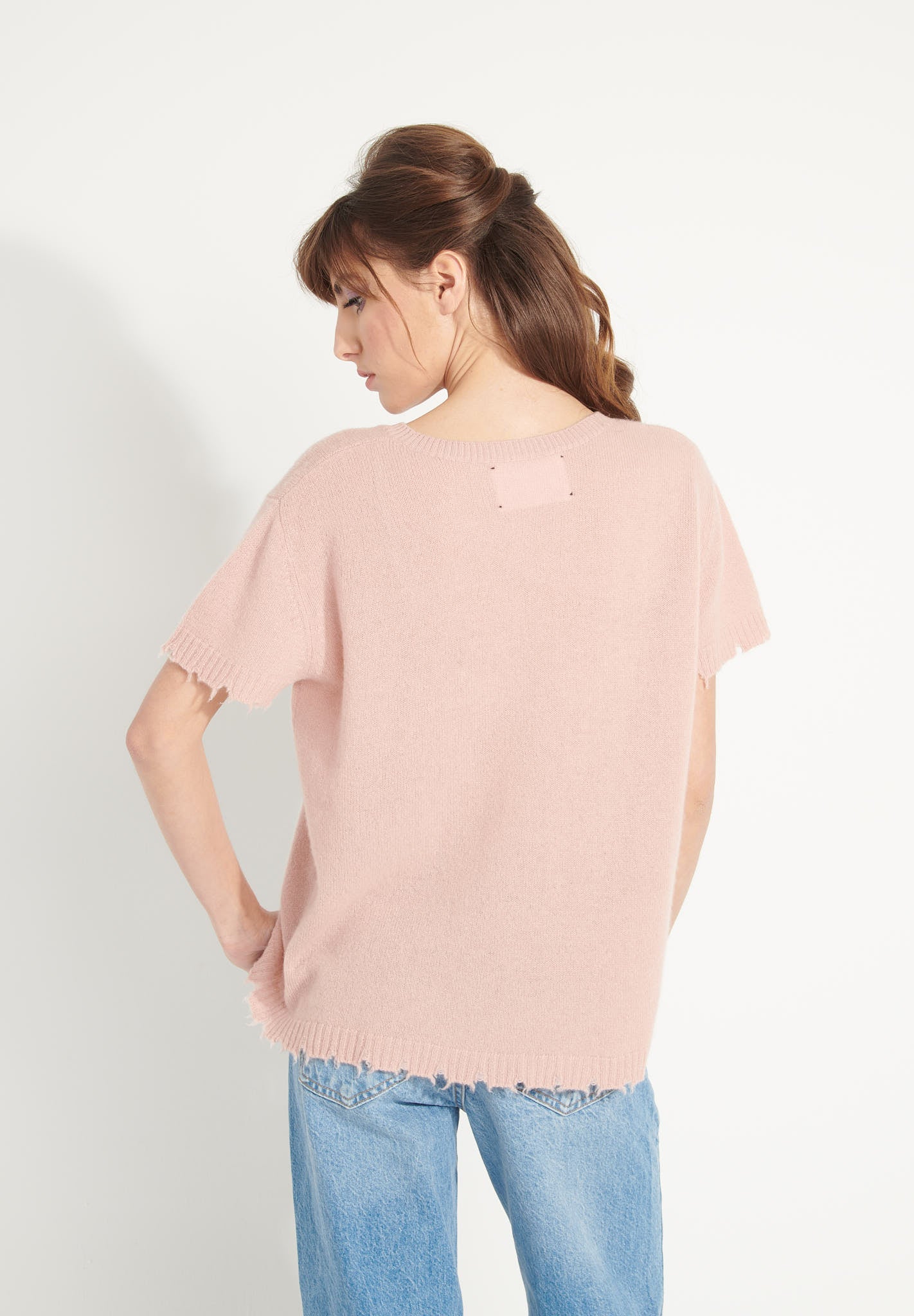 AVA 6 T shirt en cachemire déjaugé col rond manches courtes avec finitions ciselées rose poudré-t-shirt femme-Studio Cashmere8-L-SC8-00440-rose poudré-Urbanheer