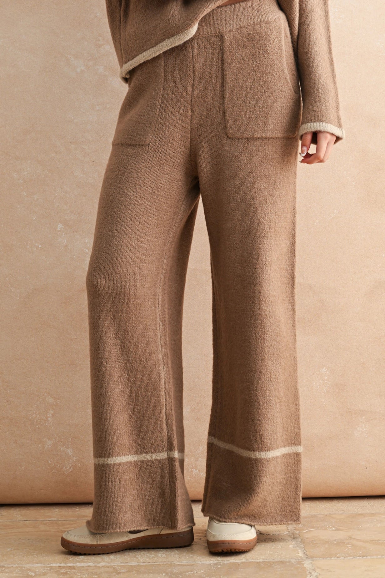 Color Contrasted Detail Knitted Pants | Beige