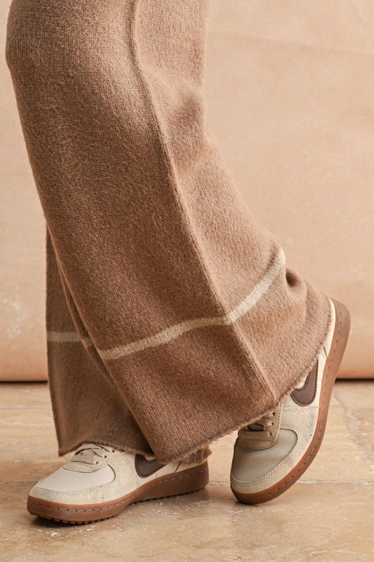 Color Contrasted Detail Knitted Pants | Beige