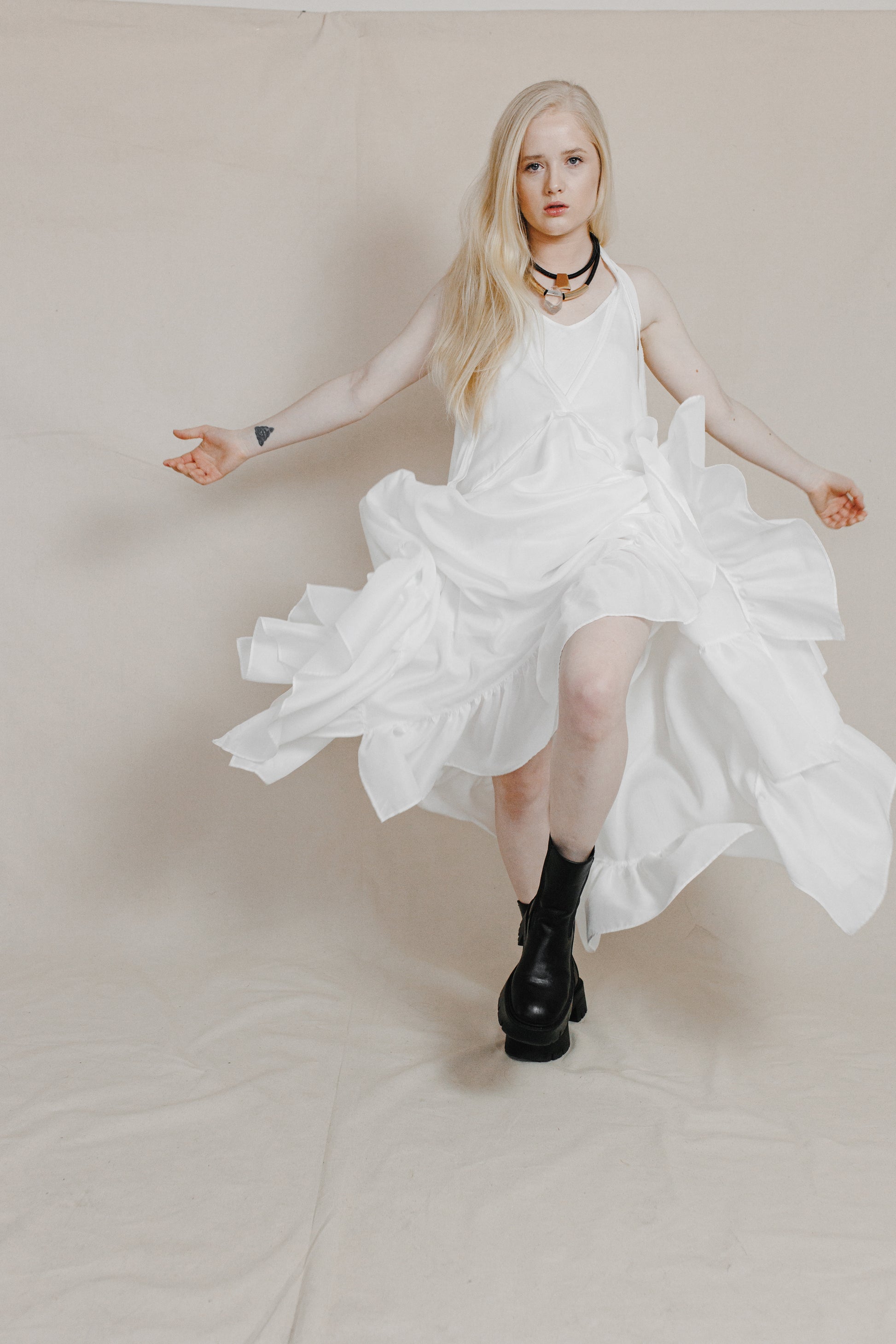 Rose Petals Wedding Dress-Briiskie Bobbins-XS-Urbanheer