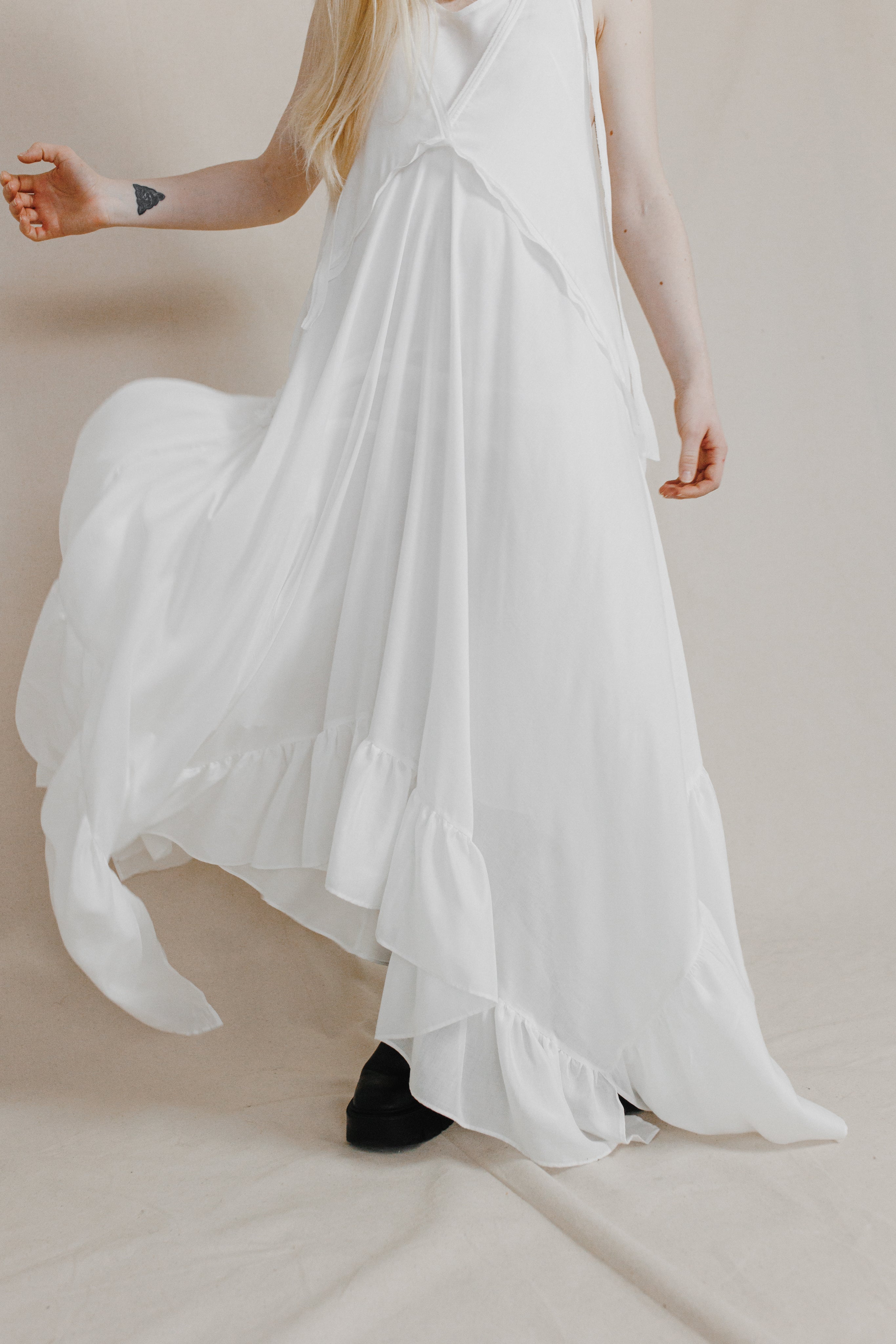 Rose Petals Wedding Dress-Briiskie Bobbins-XS-Urbanheer