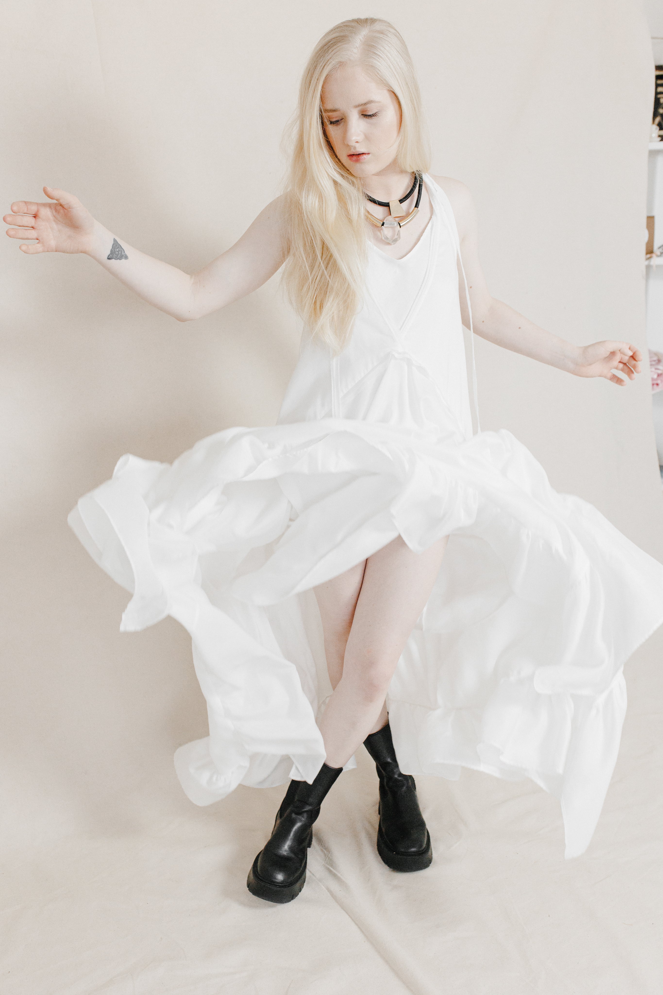 Rose Petals Wedding Dress-Briiskie Bobbins-XS-Urbanheer