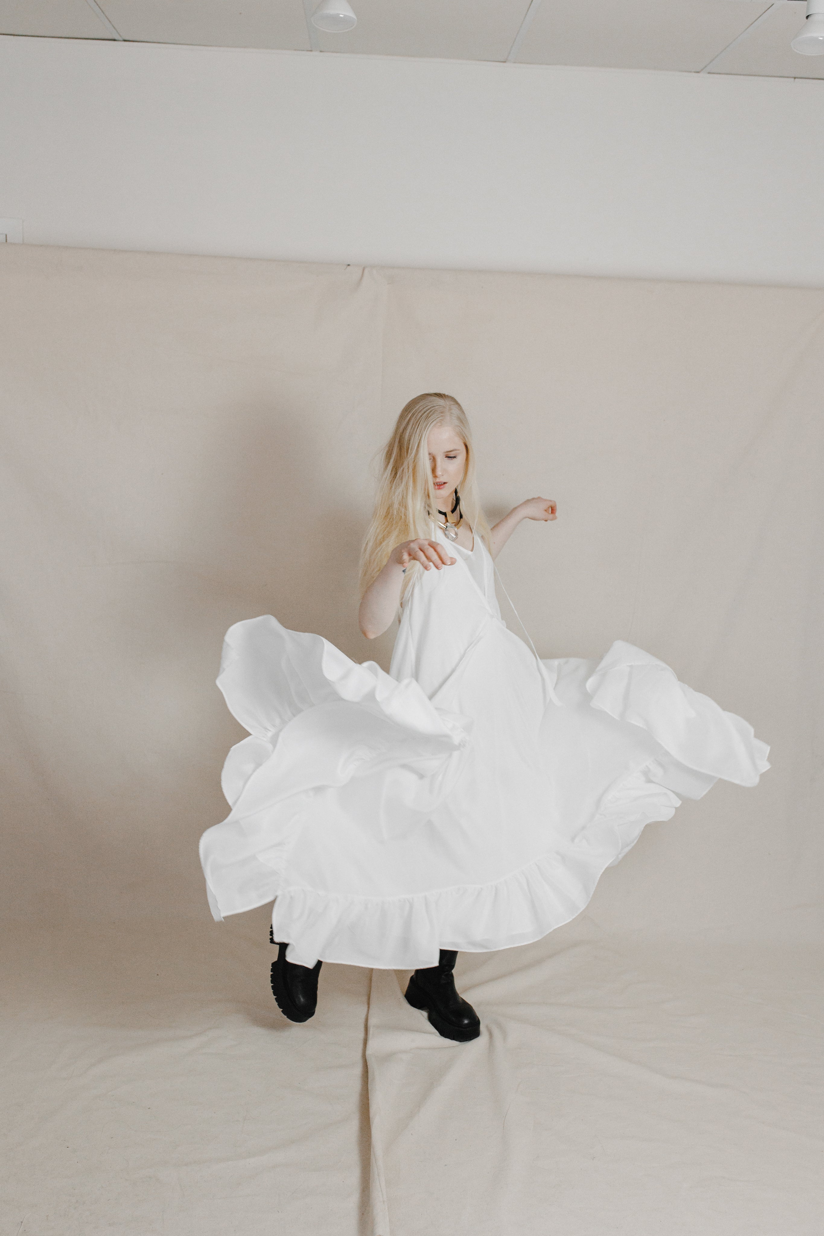 Rose Petals Wedding Dress-Briiskie Bobbins-XS-Urbanheer