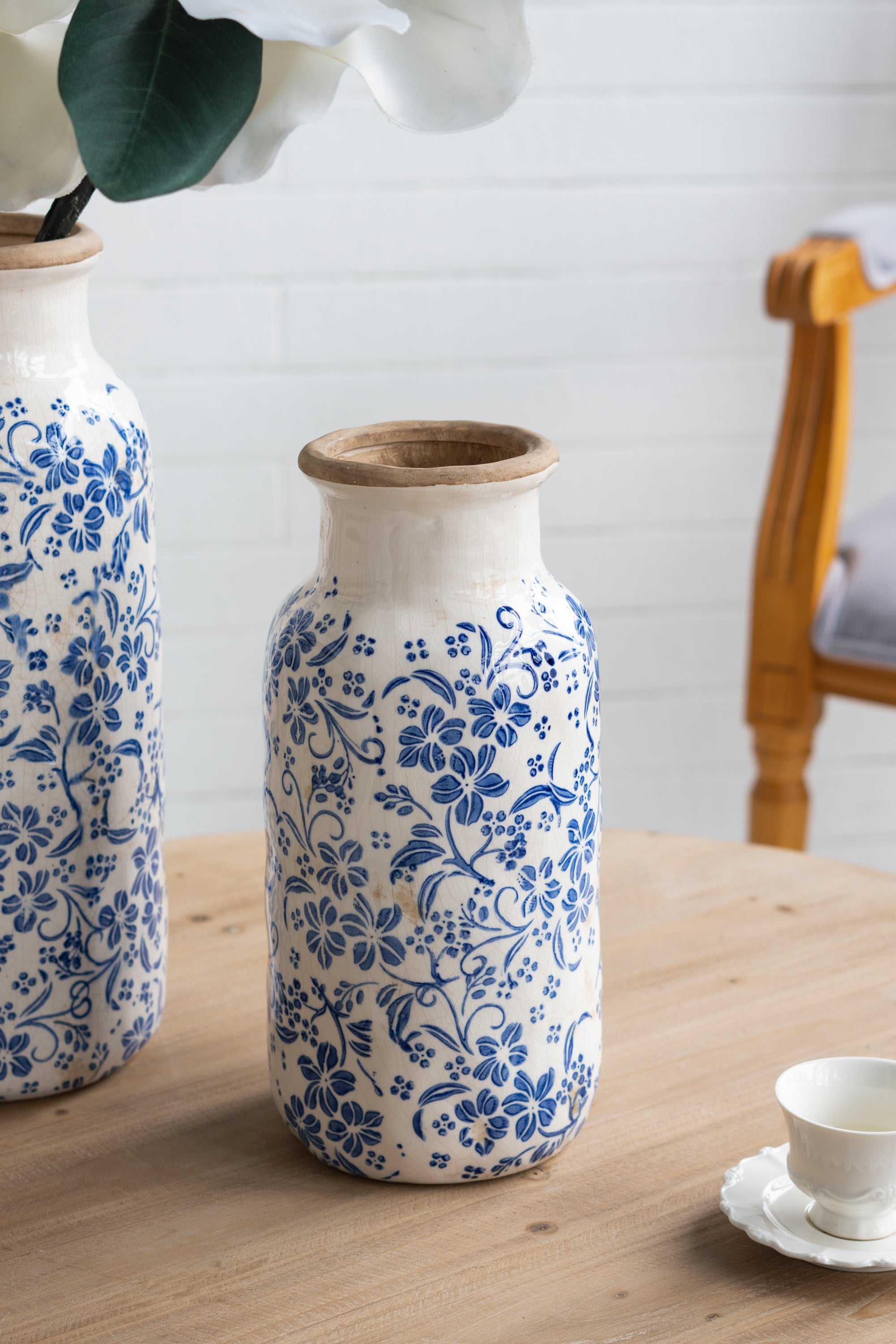 D5.7x12.5' Blue and White Ceramic Accent Vase with