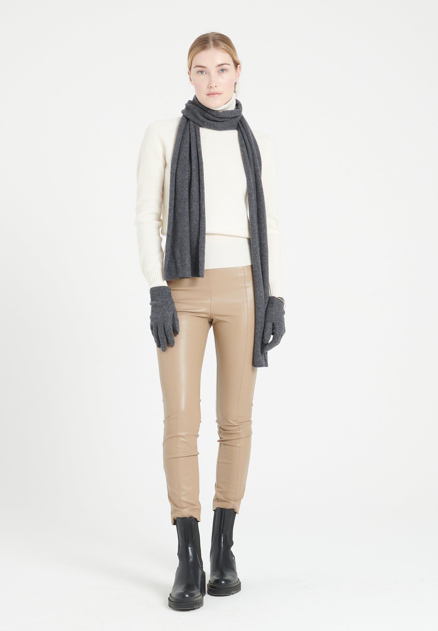 Echarpe en cachemire gris anthracite-écharpe-Studio Cashmere8-TU-SC8-00004-gris anthracite-Urbanheer