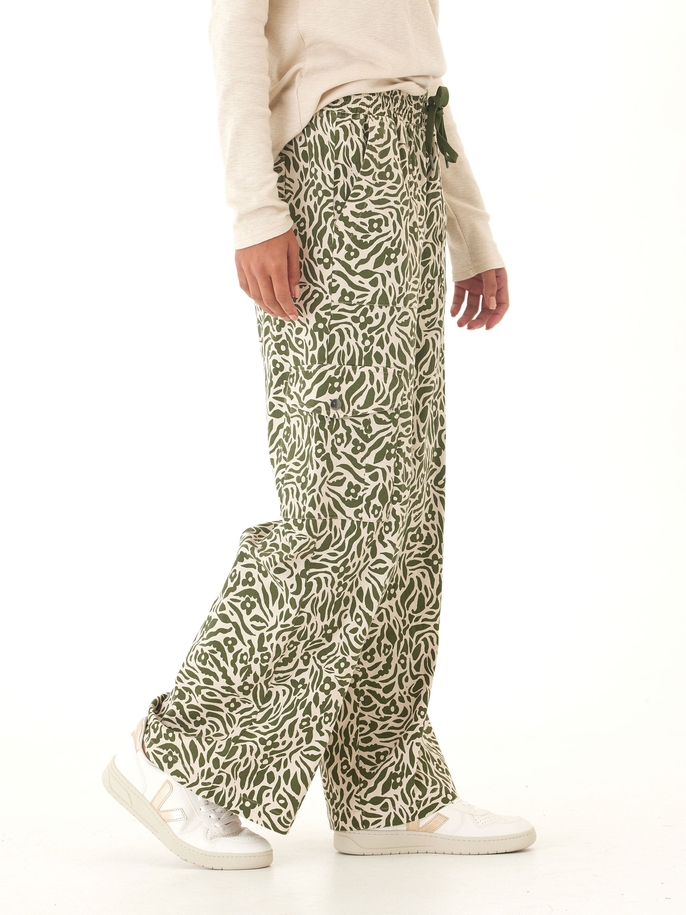 Eila Wild Floral Print Stretch Twill Wide Leg Cargo Pant