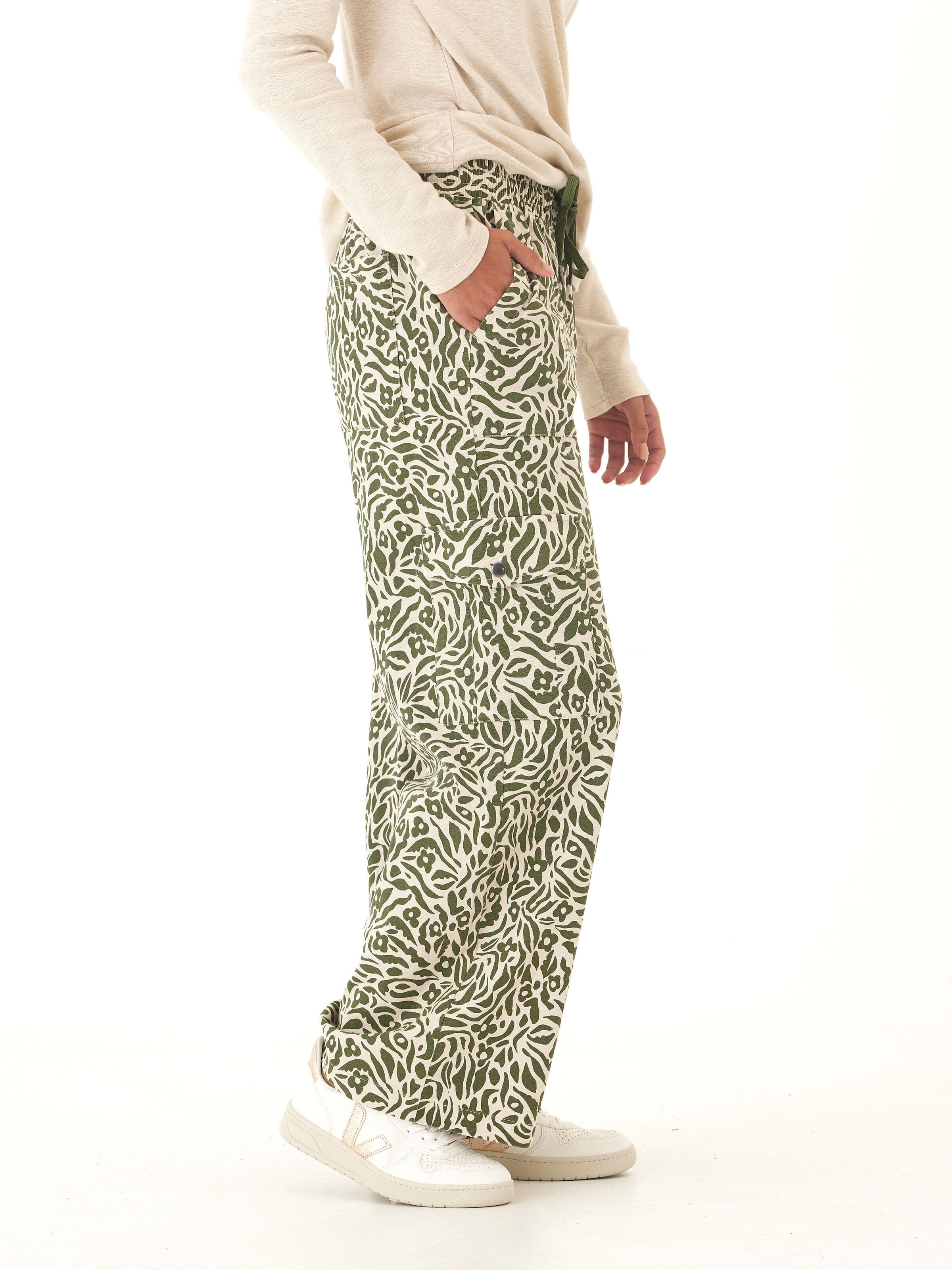 Eila Wild Floral Print Stretch Twill Wide Leg Cargo Pant