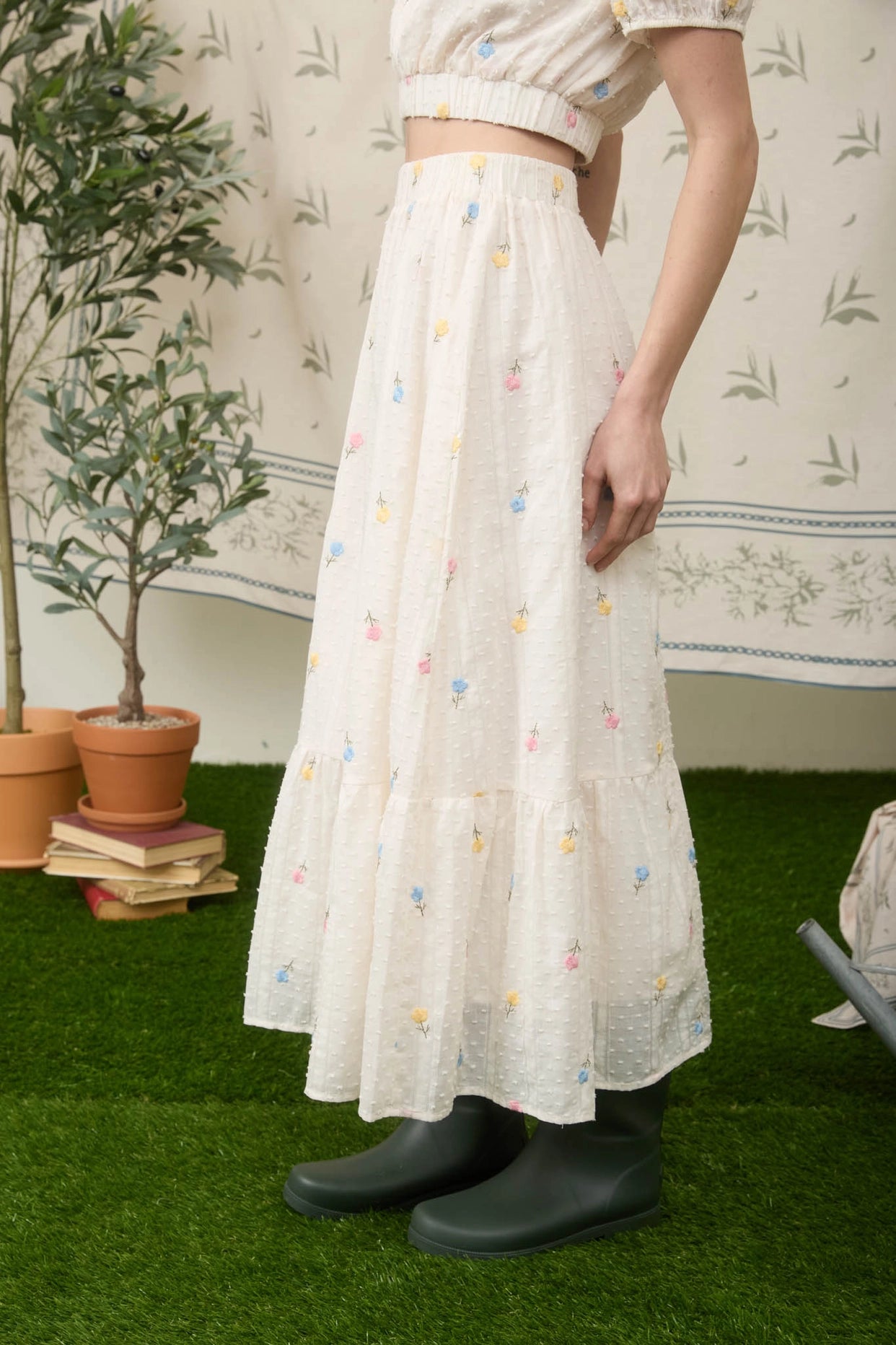 Floral Embroidery Clip Dot Pattern Midi Skirt