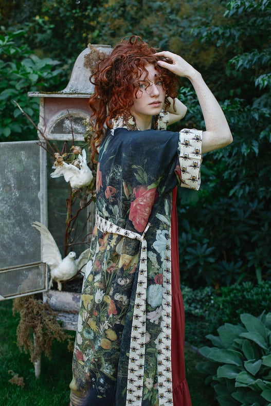 I Dream in Flowers Bamboo Duster Kimono Robe with Bees-Kimono-Market of Stars-length 118cm width 78 cm.-Urbanheer