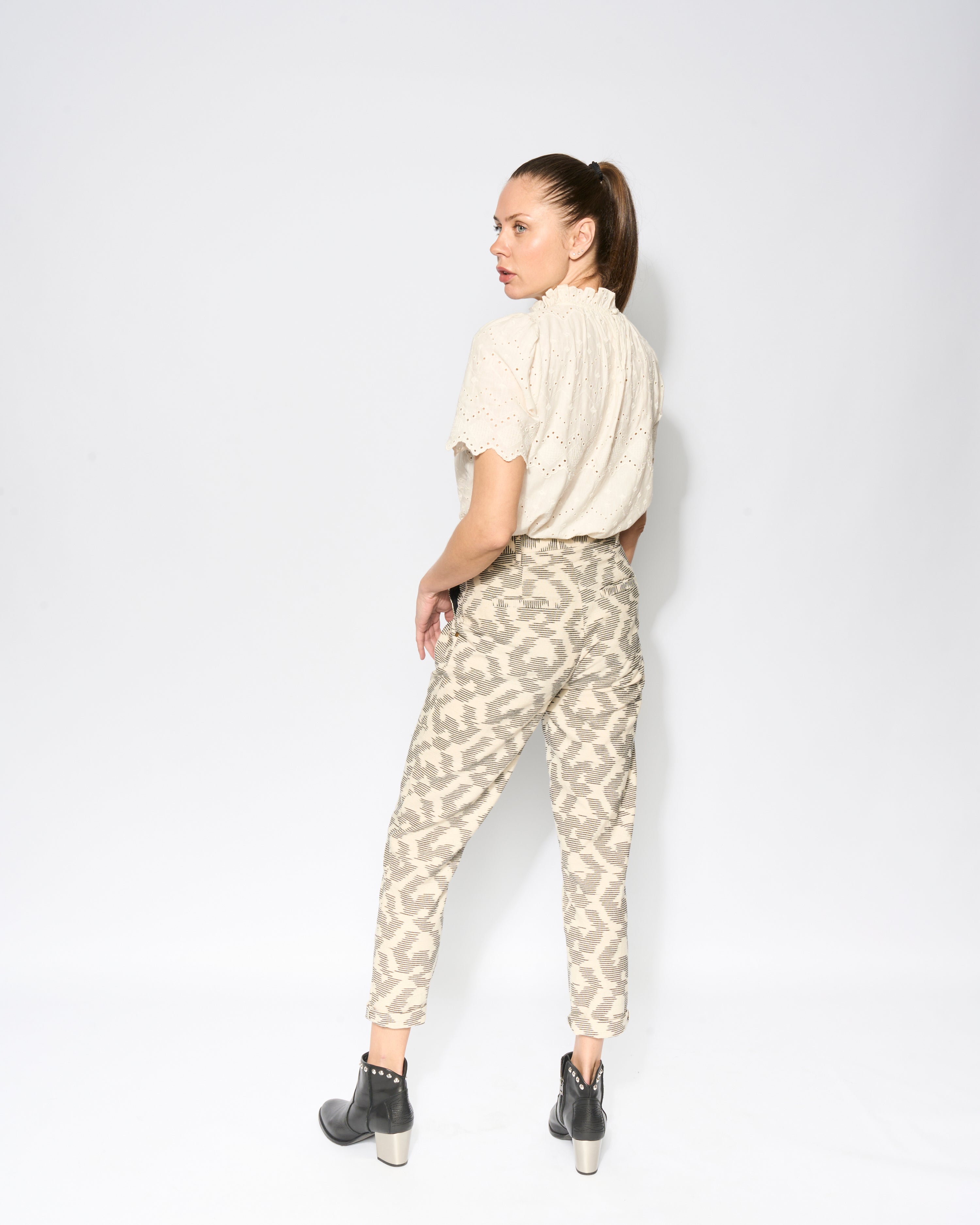 IKATE Perfect fit pleat pants-GILD-XS-Urbanheer