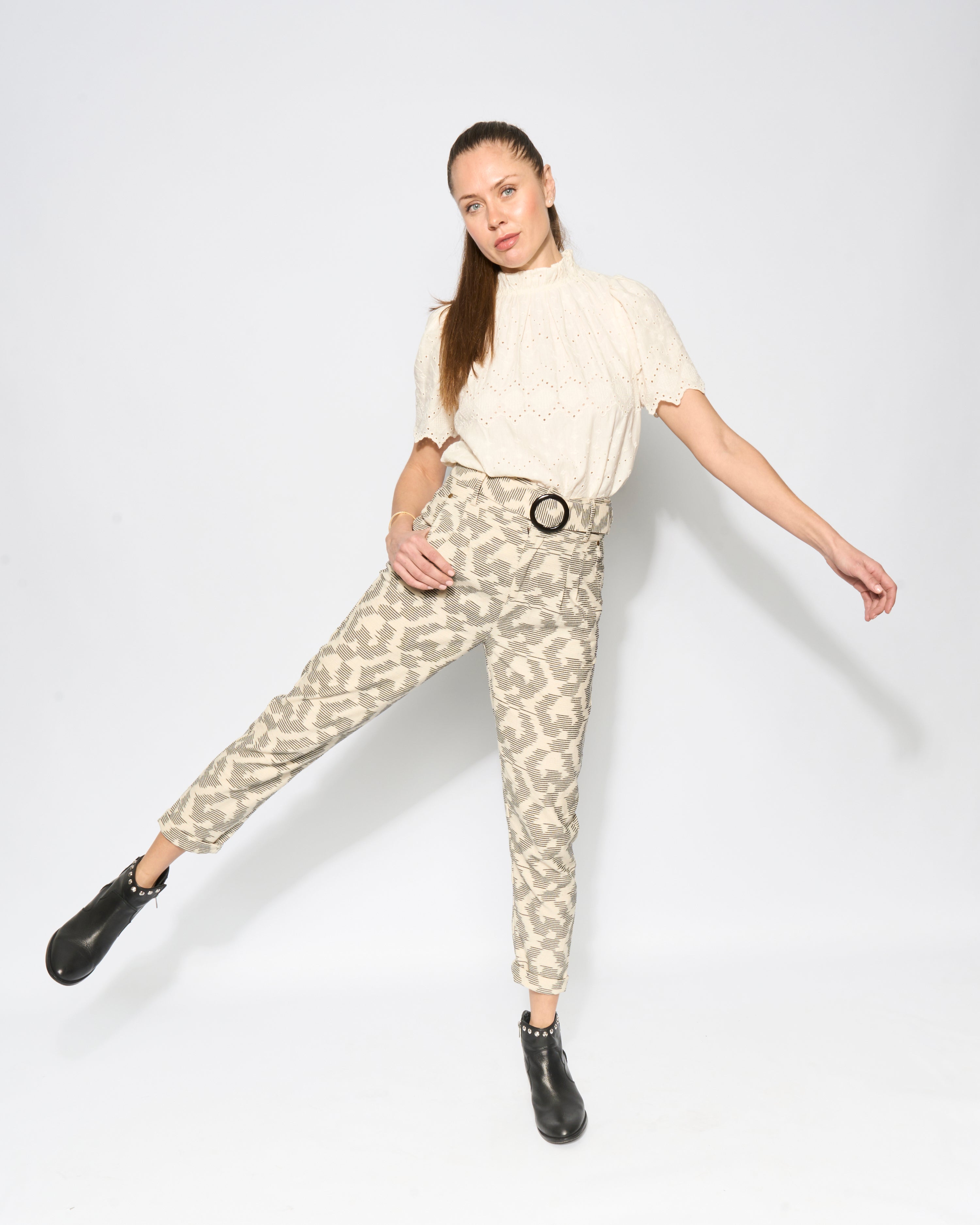 IKATE Perfect fit pleat pants-GILD-XS-Urbanheer