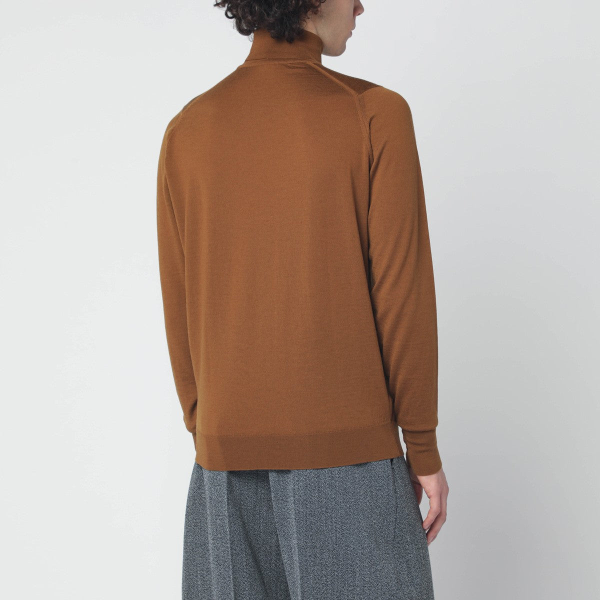 JOHN SMEDLEY Brown wool turtleneck sweater