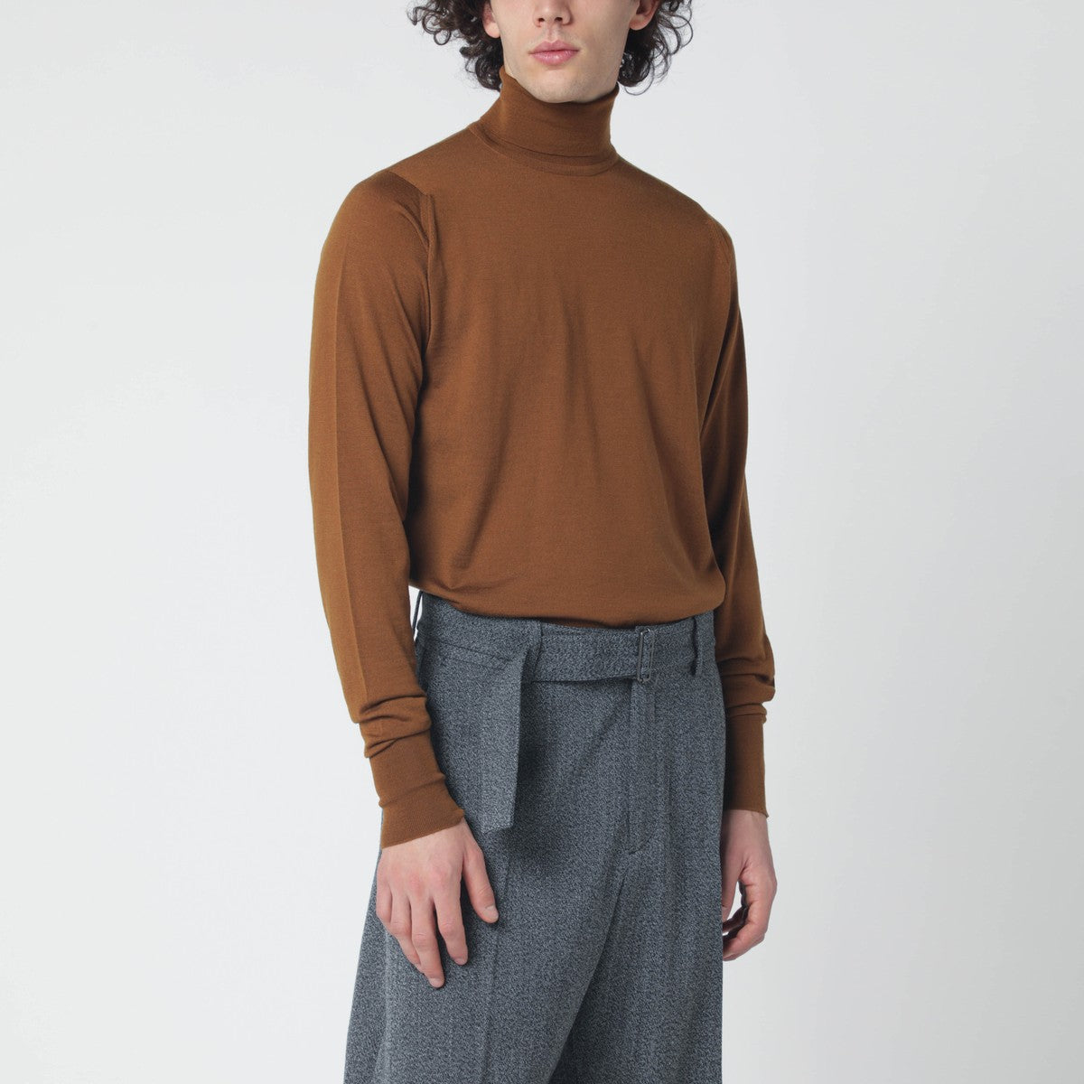 JOHN SMEDLEY Brown wool turtleneck sweater