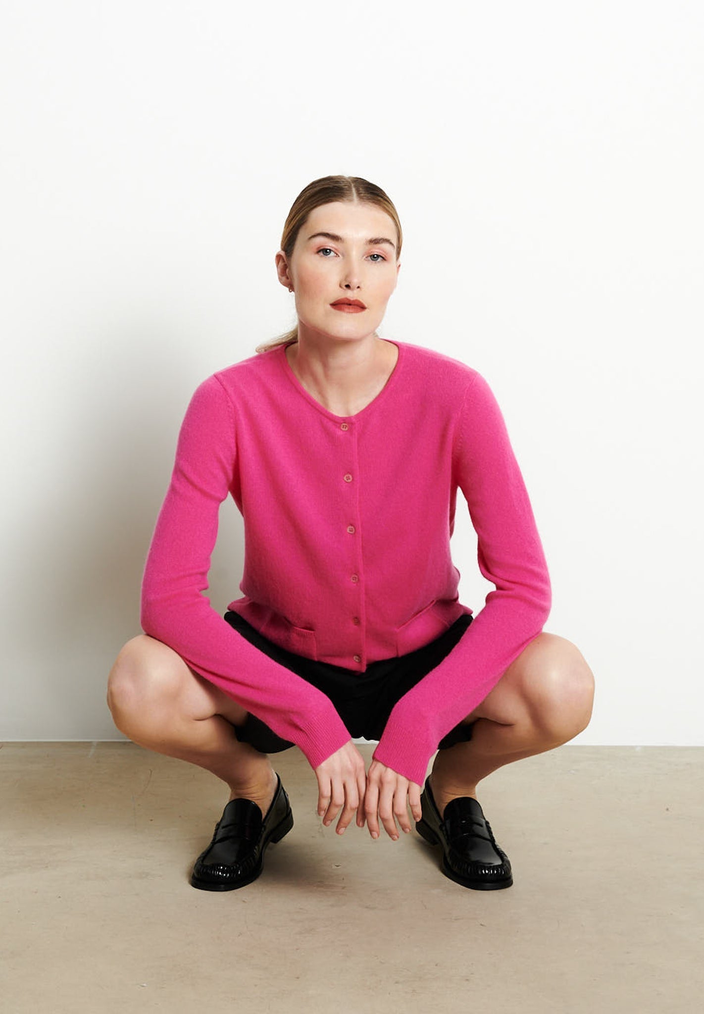 LILLY 4 Cardigan col rond en cachemire cintré rose indien-gilet cardigan col rond femme-Studio Cashmere8-S-SC8-00692-rose indien-Urbanheer