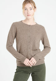 LILLY 4 Cardigan col rond en cachemire cintré taupe-gilet cardigan col rond femme-Studio Cashmere8-M-SC8-00169-taupe-Urbanheer