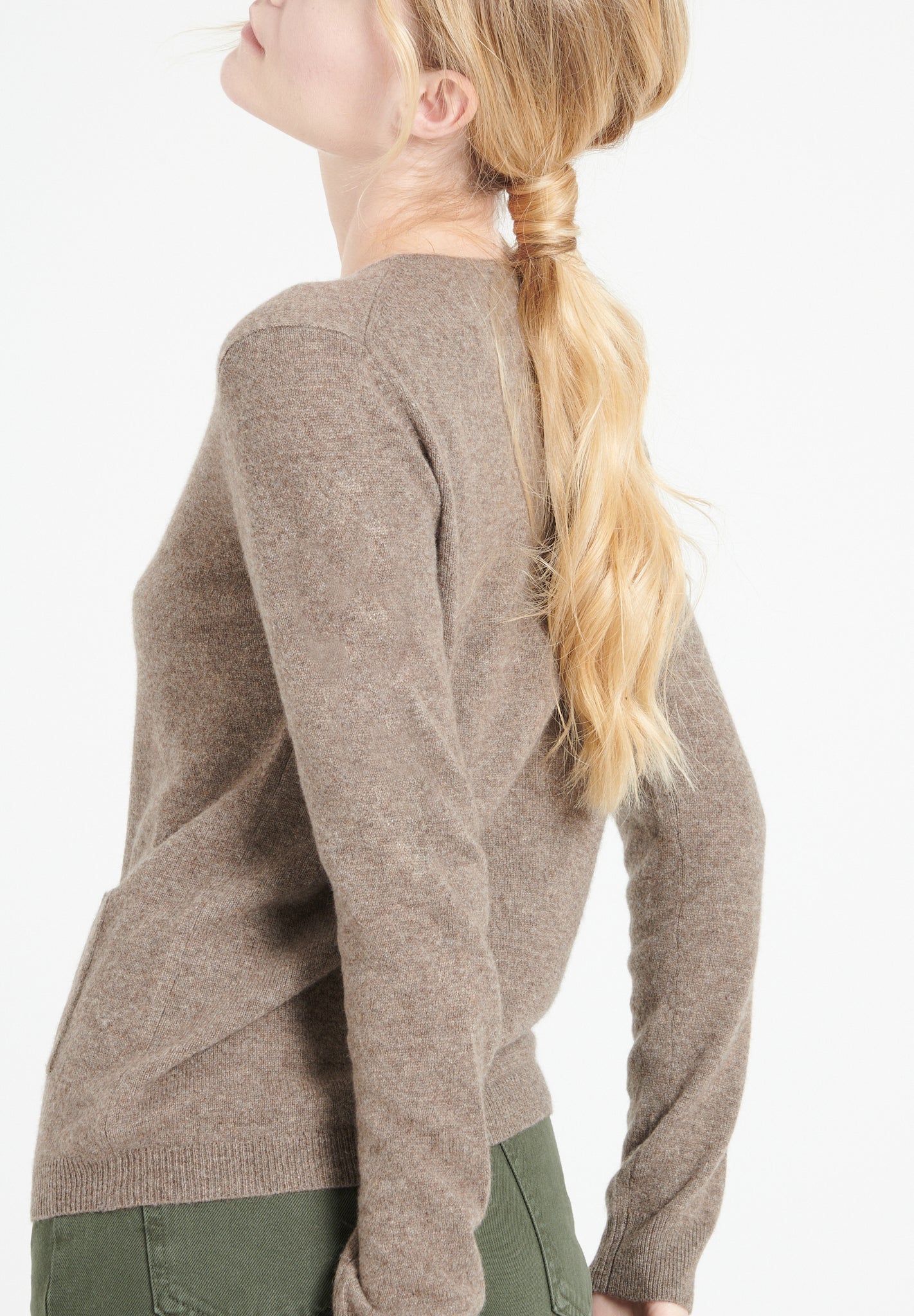 LILLY 4 Cardigan col rond en cachemire cintré taupe-gilet cardigan col rond femme-Studio Cashmere8-M-SC8-00169-taupe-Urbanheer