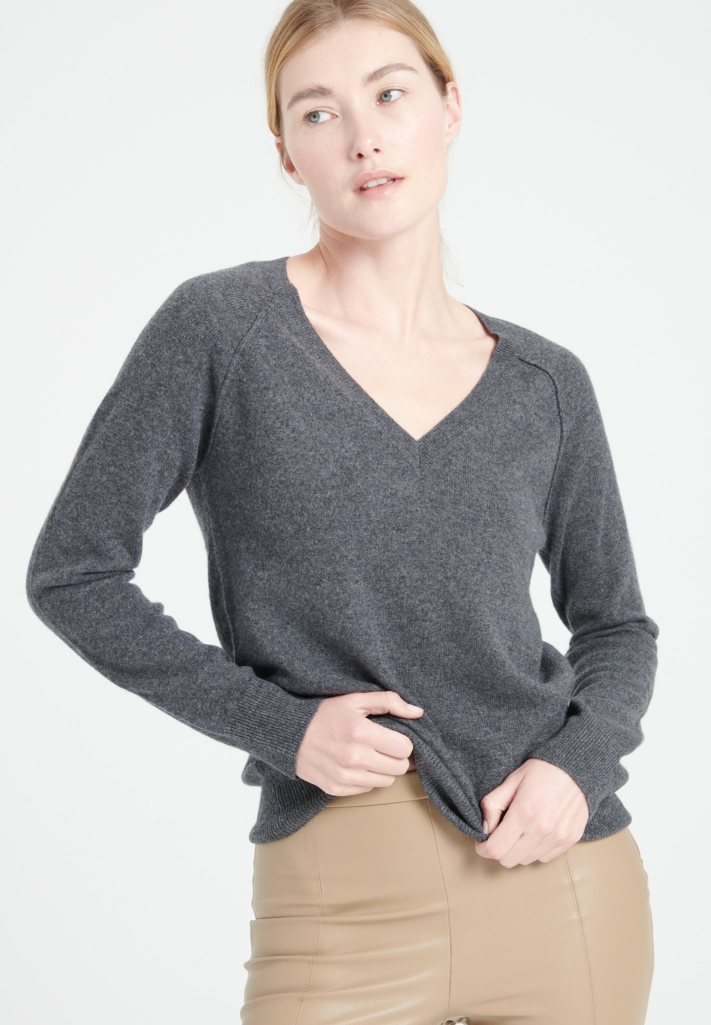 LILLY 6 Pull col V en cachemire ample gris anthracite-col v femme-Studio Cashmere8-S-SC8-00184-gris anthracite-Urbanheer