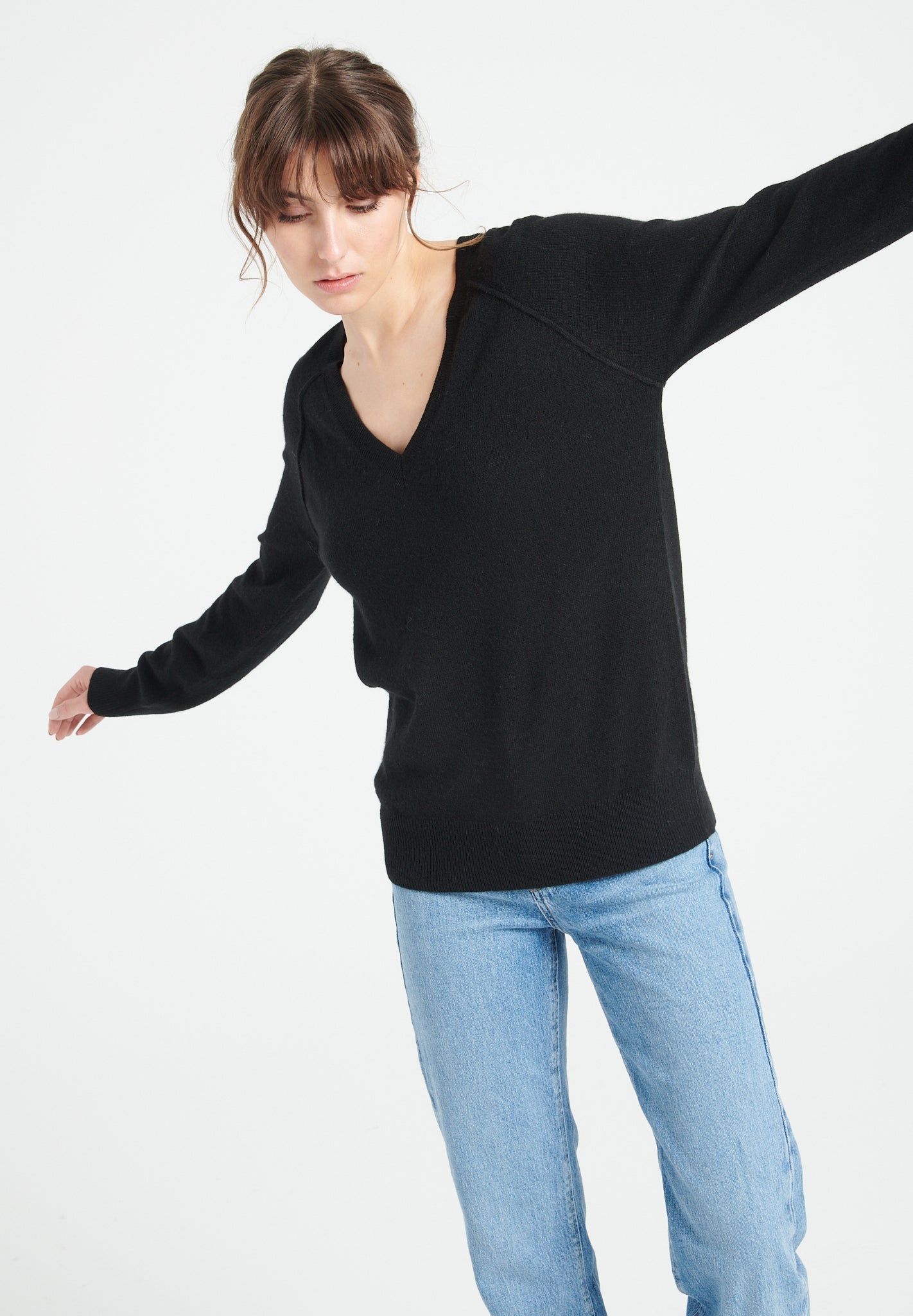 LILLY 6 Pull col V en cachemire ample noir-col v femme-Studio Cashmere8-M-SC8-00181-noir-Urbanheer