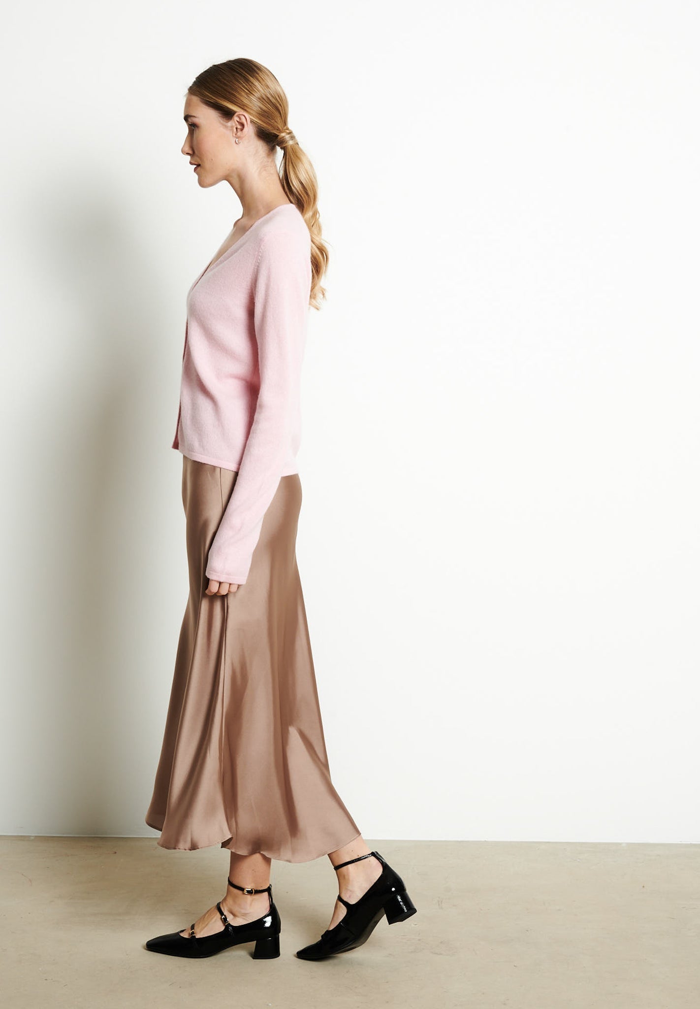 LILLY 7 Cardigan col V en cachemire cintré rose baby-gilet cardigan col V femme-Studio Cashmere8-S-SC8-00705-rose baby-Urbanheer