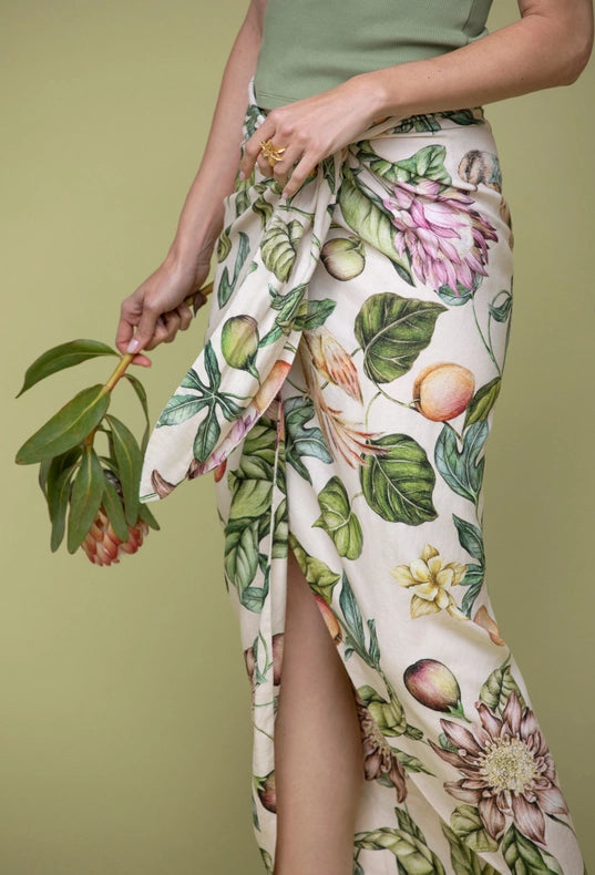 Linen Passion Sarong-Sarong-Greenkiss-Mid length-Urbanheer