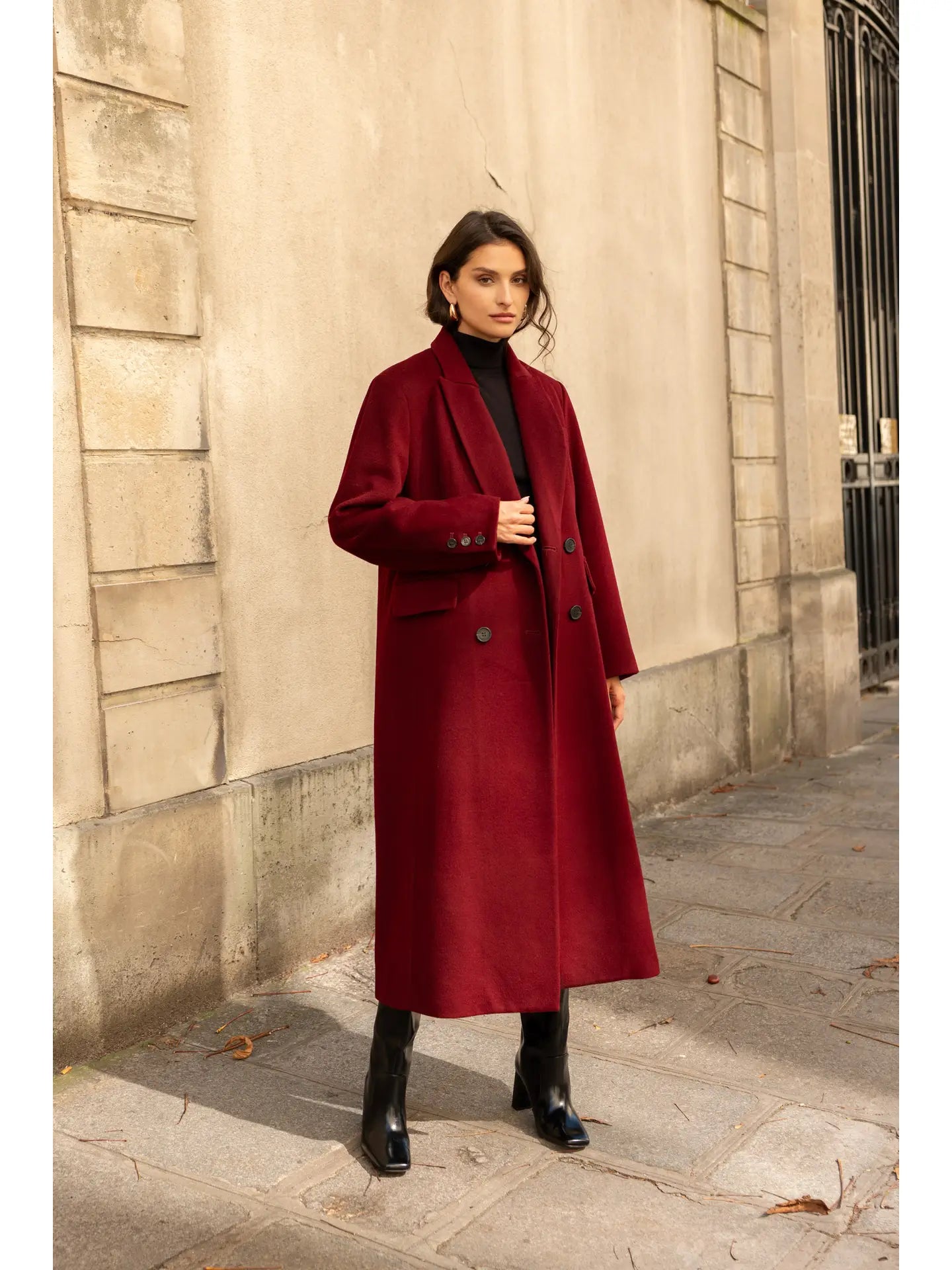 Long Coat with A Straight and Structured Cut with Shoulder Pads