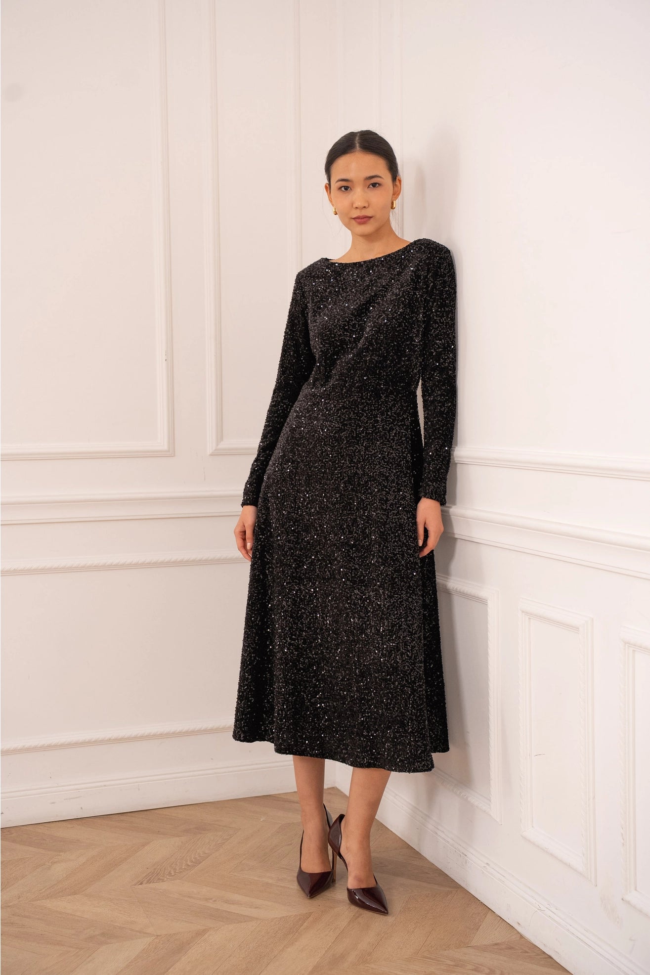 Long Sequin Dress with Long Sleeves in Black