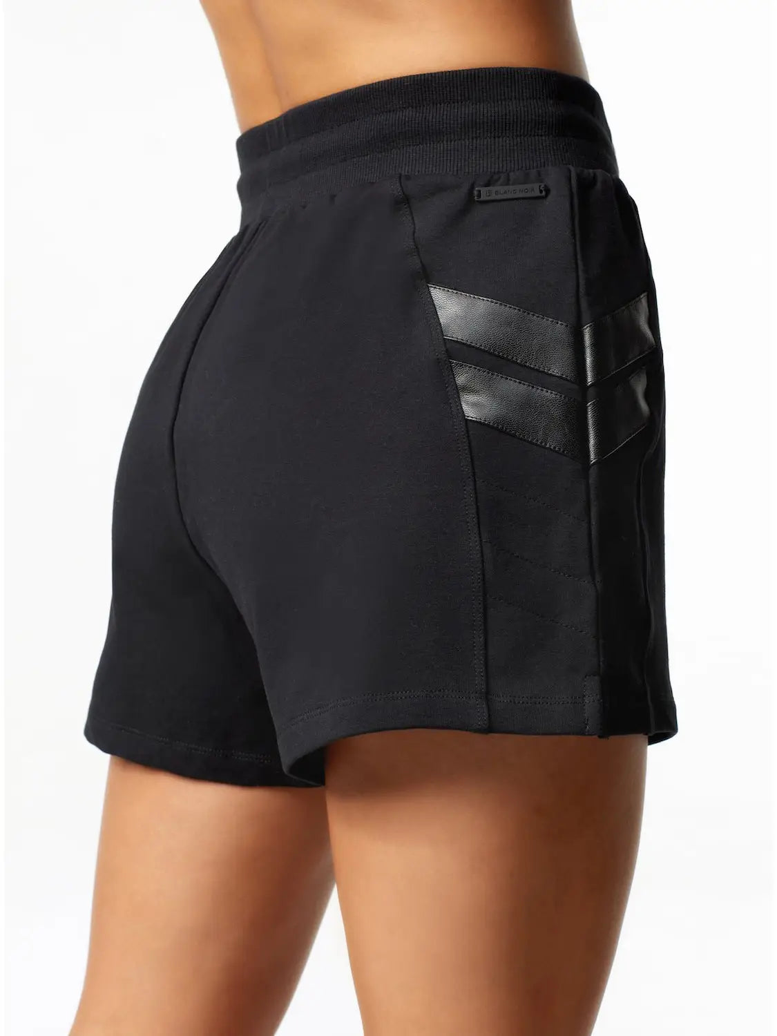 Maitri Short Black