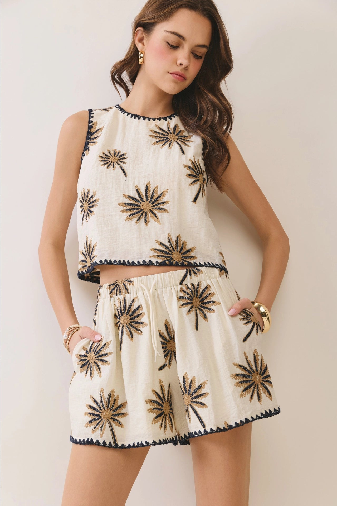 Palm Tree Embroidered Elastic Waistband Shorts