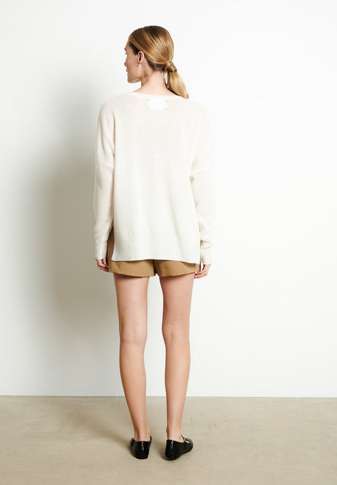 RIA 3 Pull col V profond oversize en cachemire blanc écru-col v femme-Studio Cashmere8-S-M-SC8-00746-blanc écru-Urbanheer