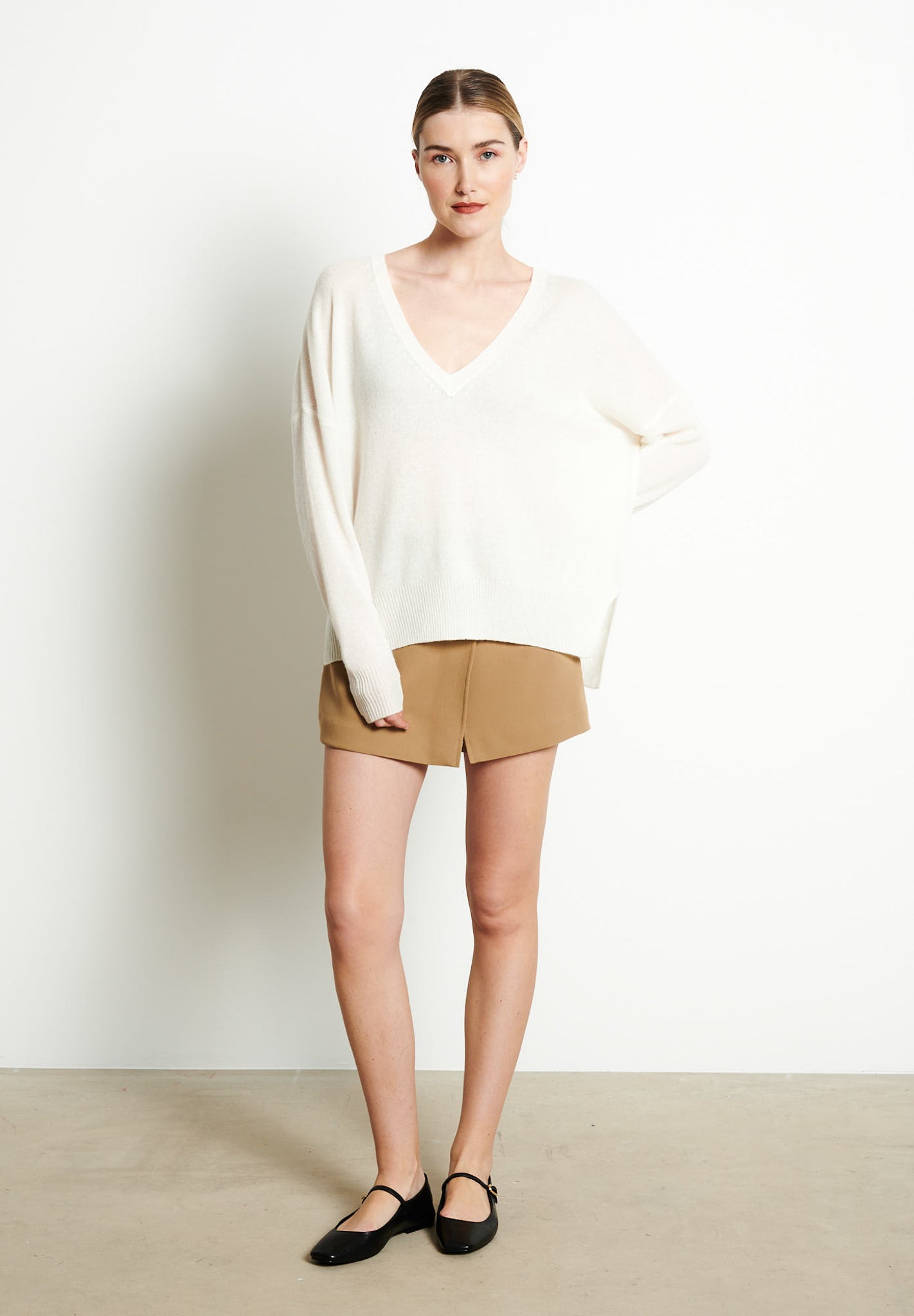 RIA 3 Pull col V profond oversize en cachemire blanc écru-col v femme-Studio Cashmere8-S-M-SC8-00746-blanc écru-Urbanheer
