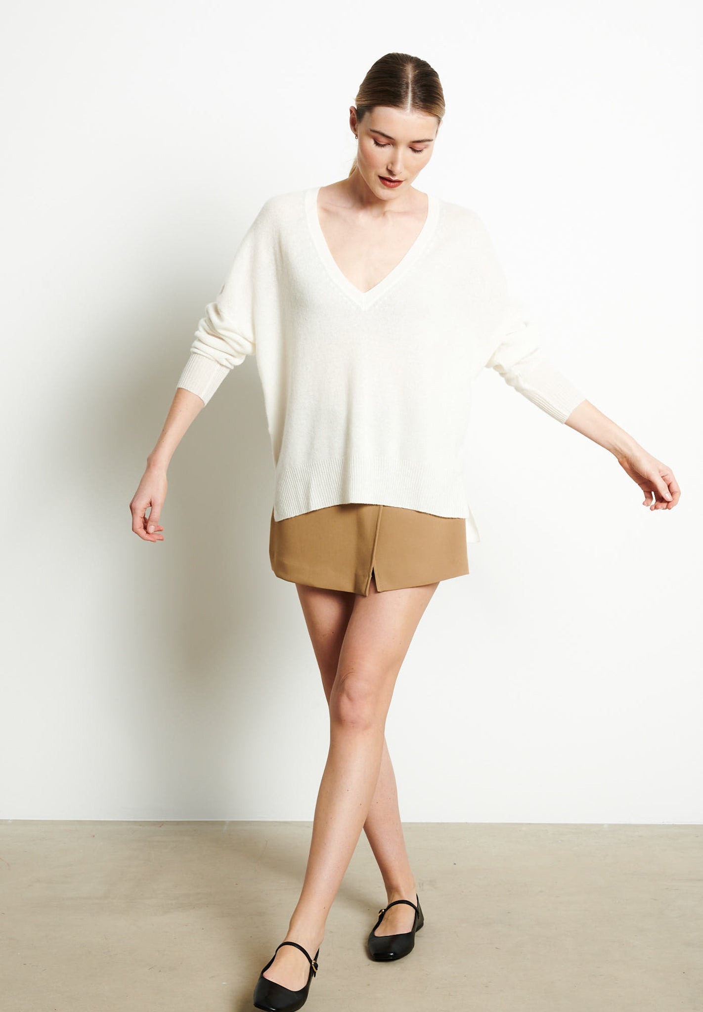 RIA 3 Pull col V profond oversize en cachemire blanc écru-col v femme-Studio Cashmere8-S-M-SC8-00746-blanc écru-Urbanheer