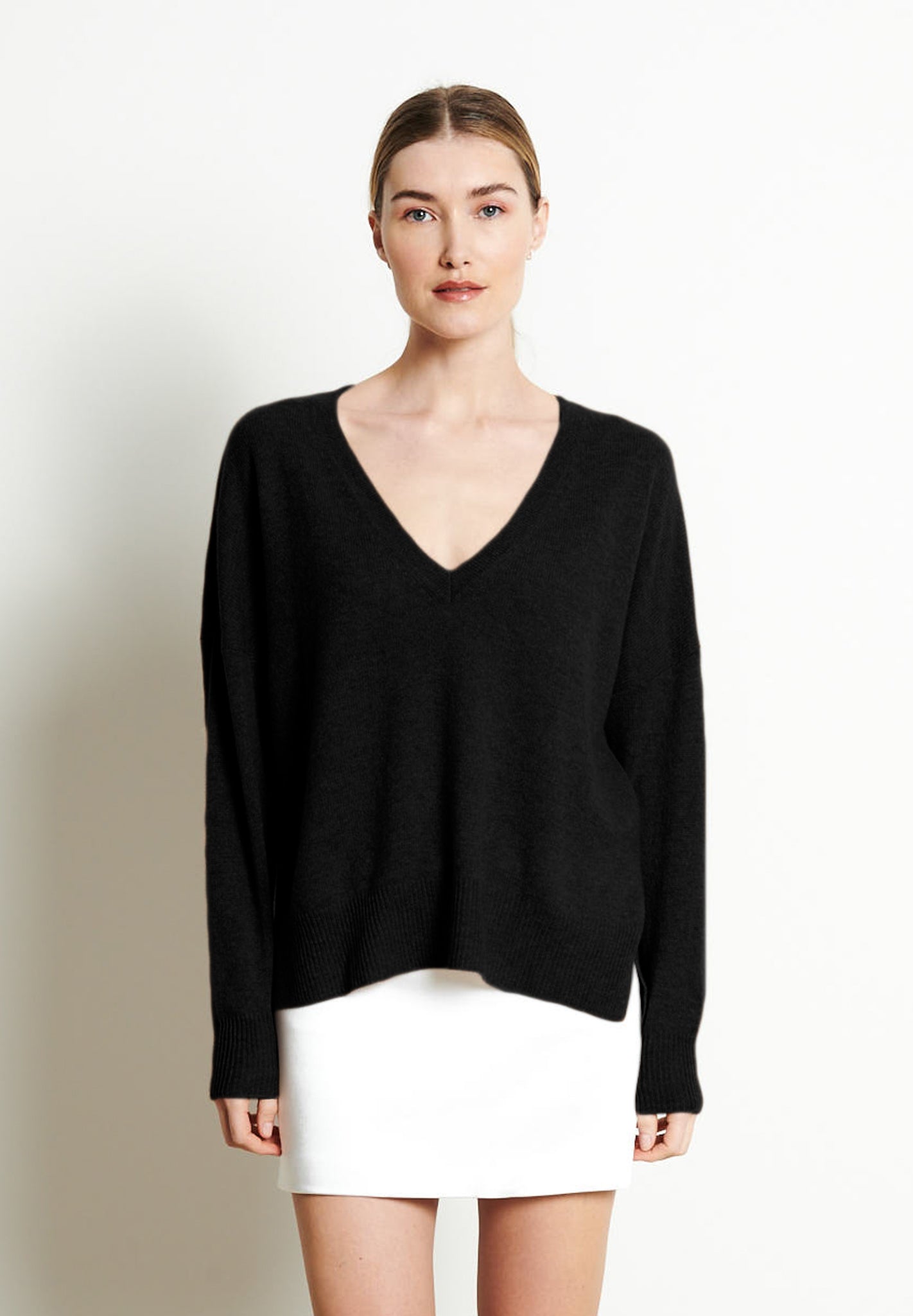 RIA 3 Pull col V profond oversize en noir-col v femme-Studio Cashmere8-S-M-SC8-00741-noir-Urbanheer