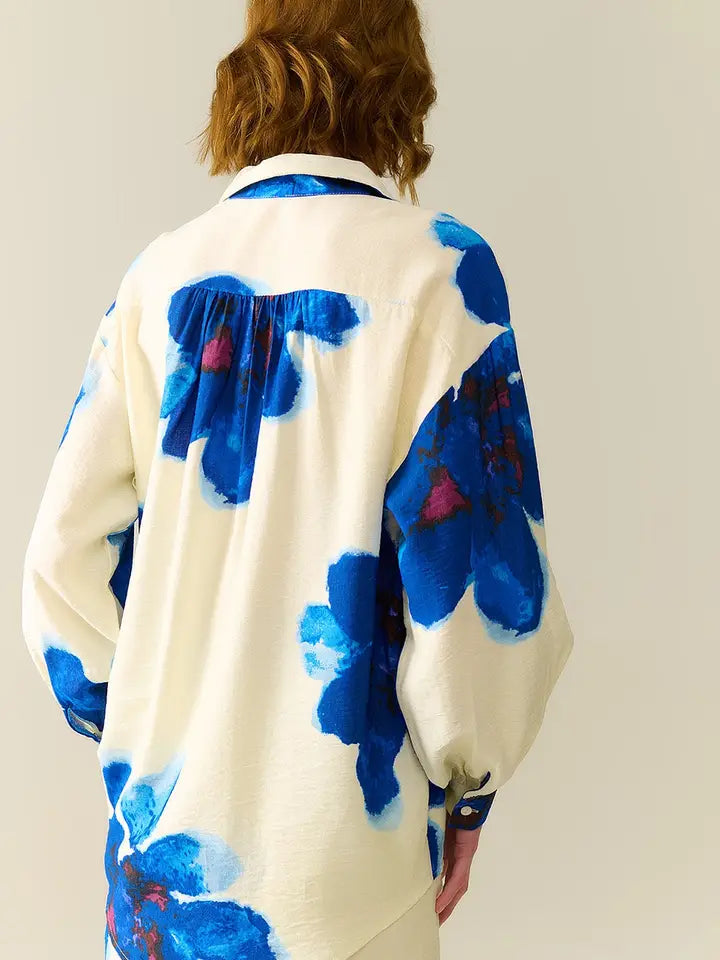 Relaxed Shirt in White with Blue Tropical Flower Print-Shirt-Q2-M-BLUE-Urbanheer