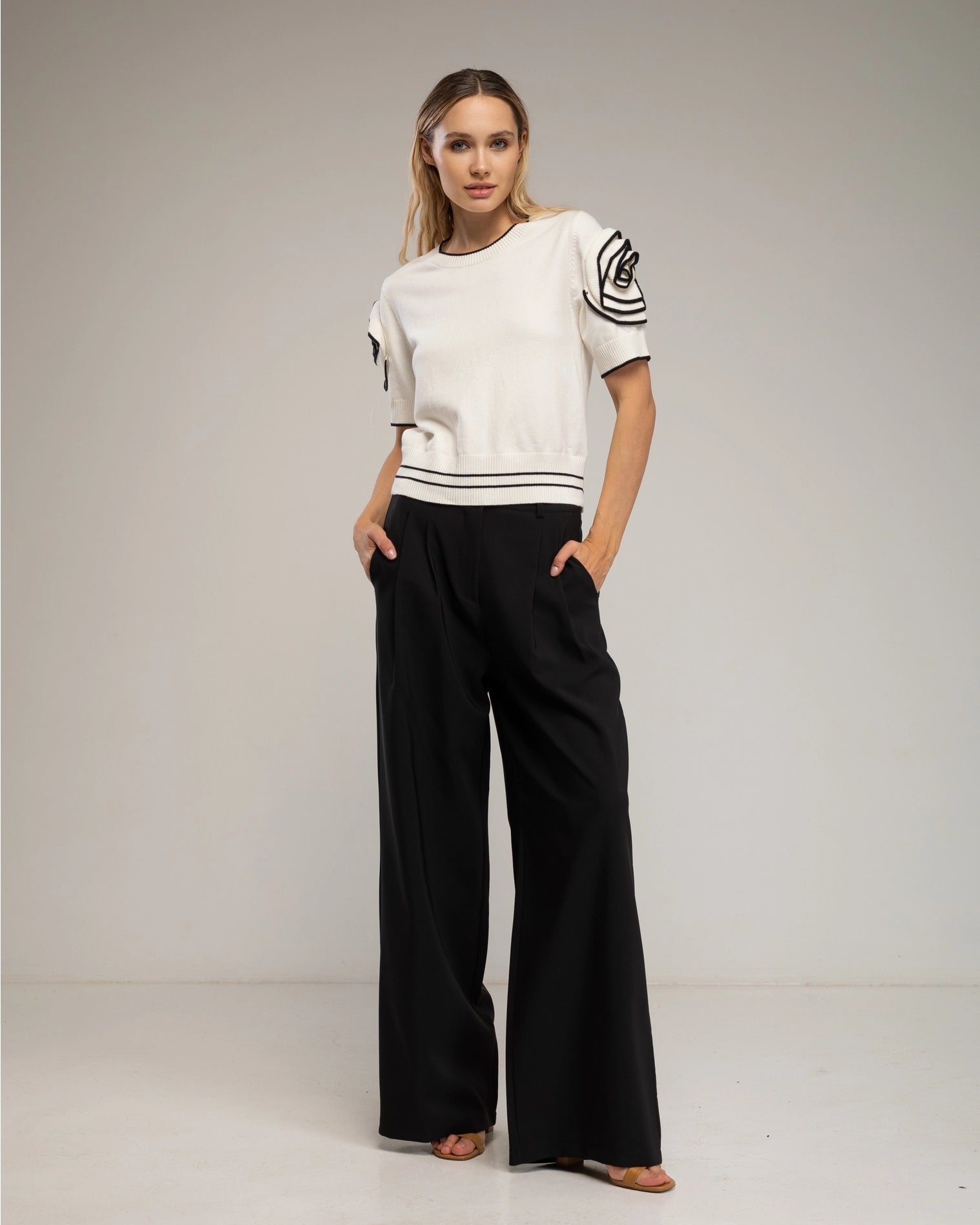 Short-Sleeve Sweater with Flowers On the Sleeves