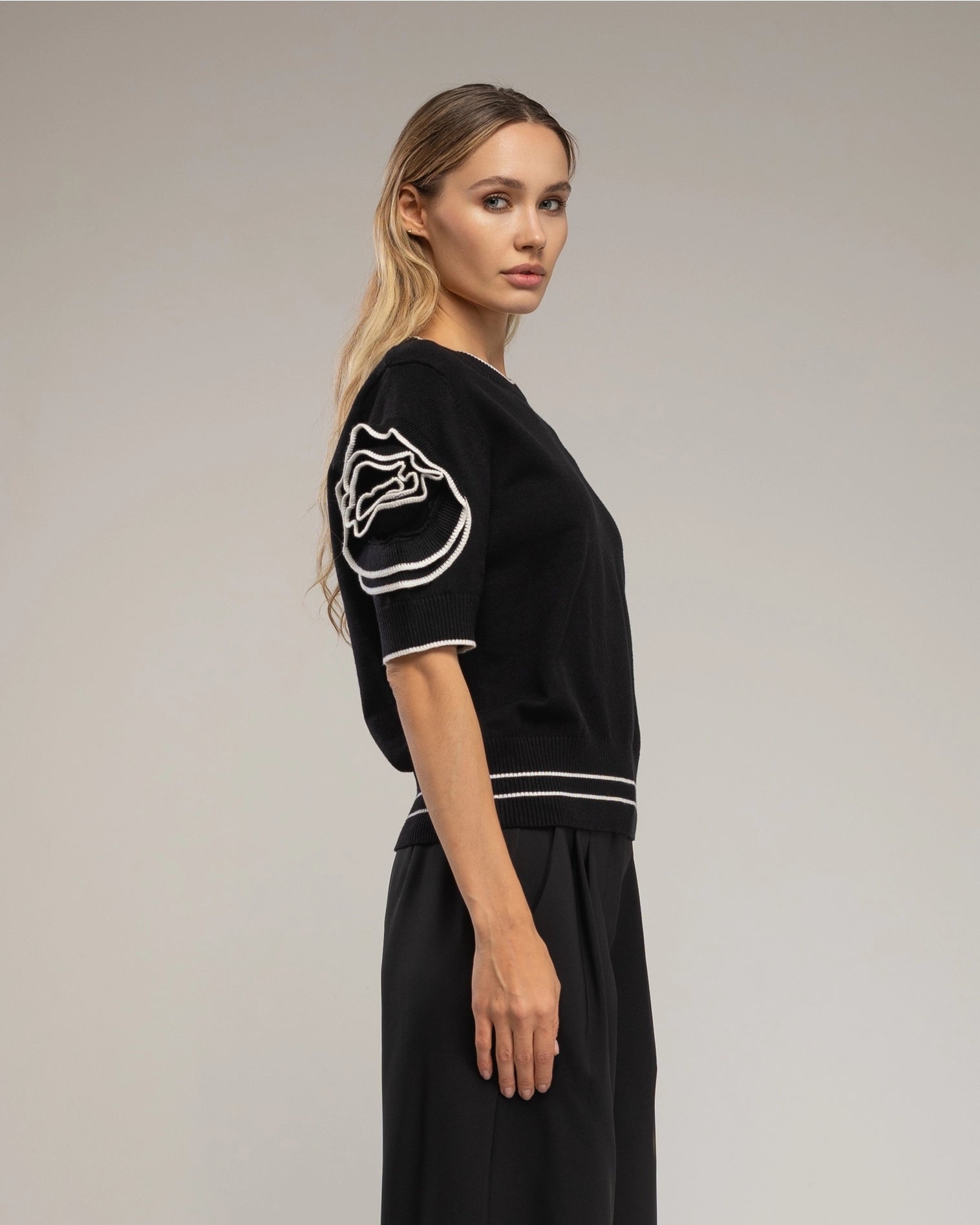 Short-Sleeve Sweater with Flowers On the Sleeves in Black