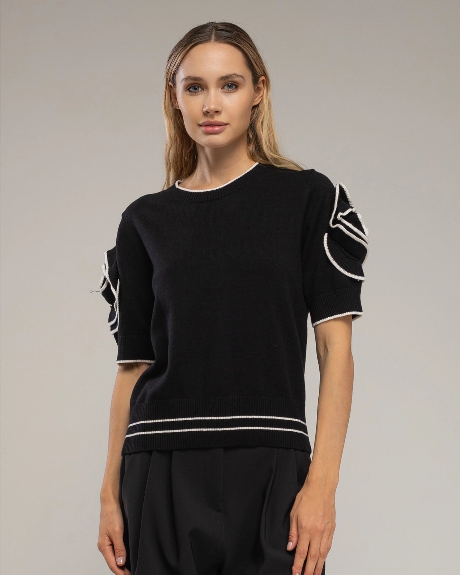 Short-Sleeve Sweater with Flowers On the Sleeves in Black