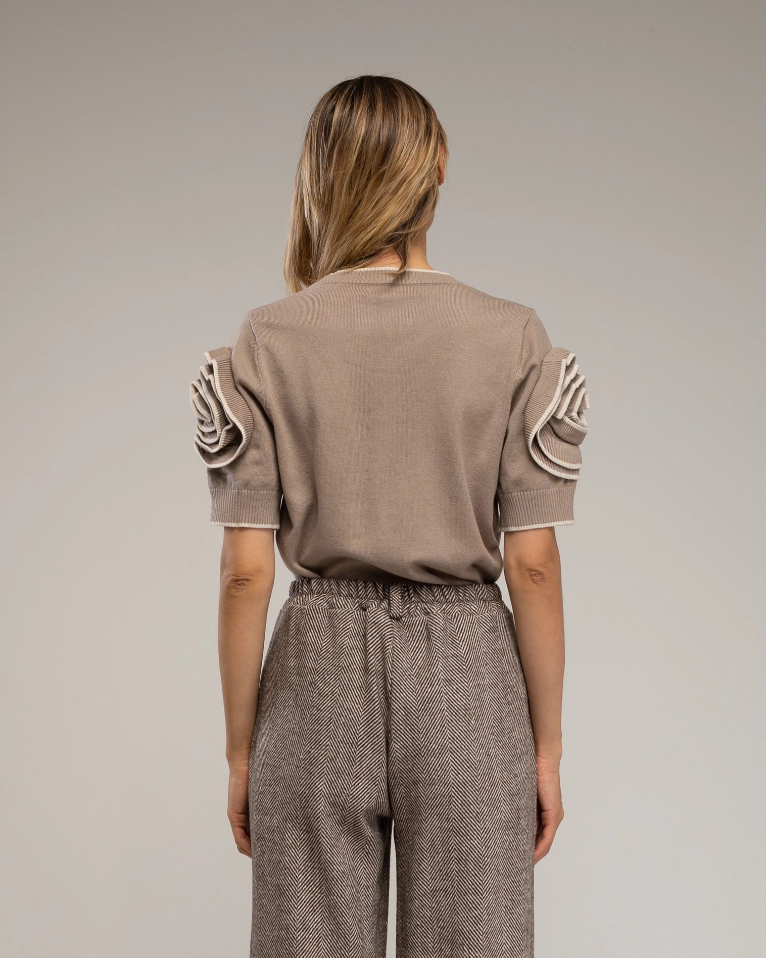 Short-Sleeve Sweater with Flowers On the Sleeves in Taupe