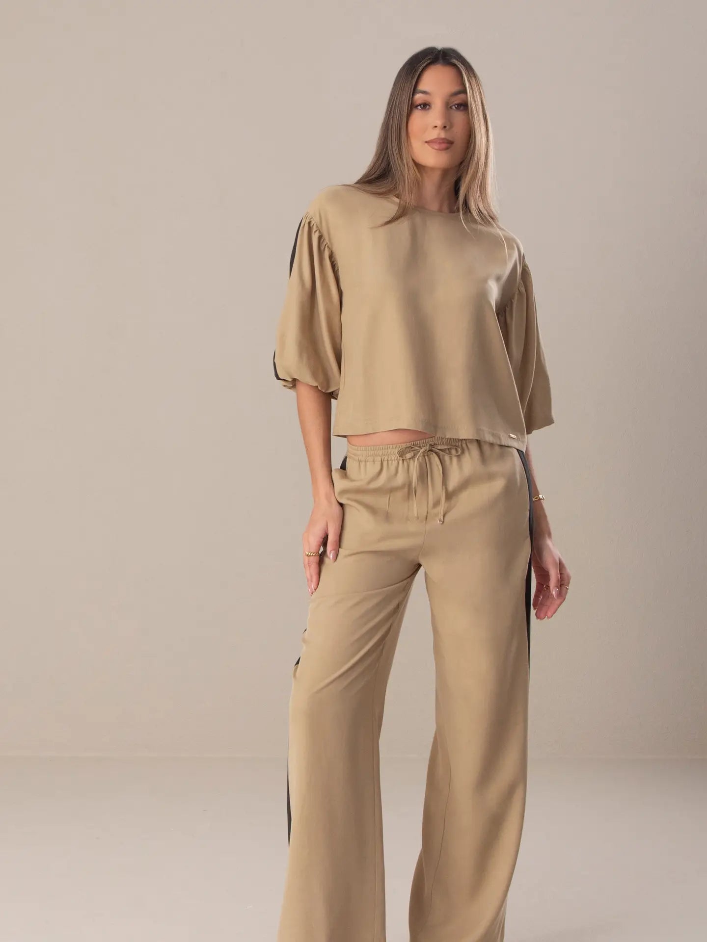 Short Sweater with Puff Sleeves