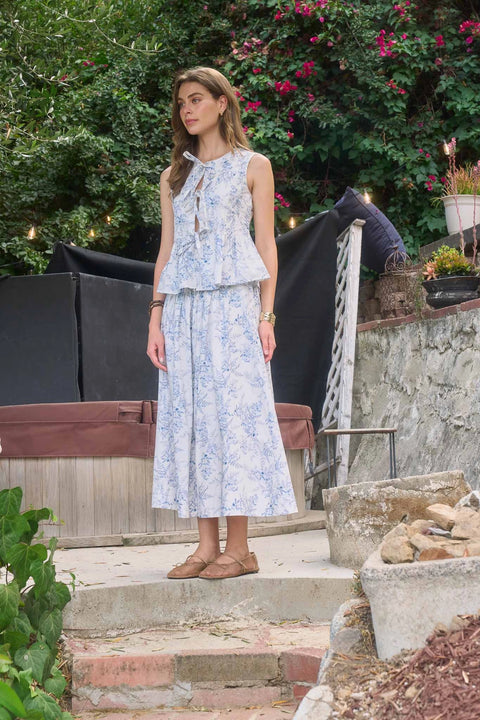 Sleeveless Tie Front Pleated Floral Top
