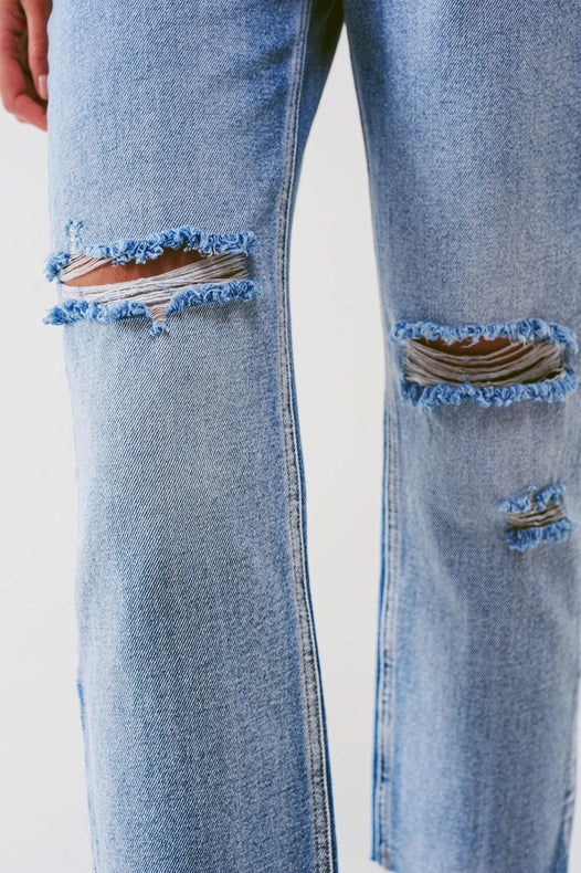 Sraight-Leg Jeans With Exposed Buttons And Ripped Knees