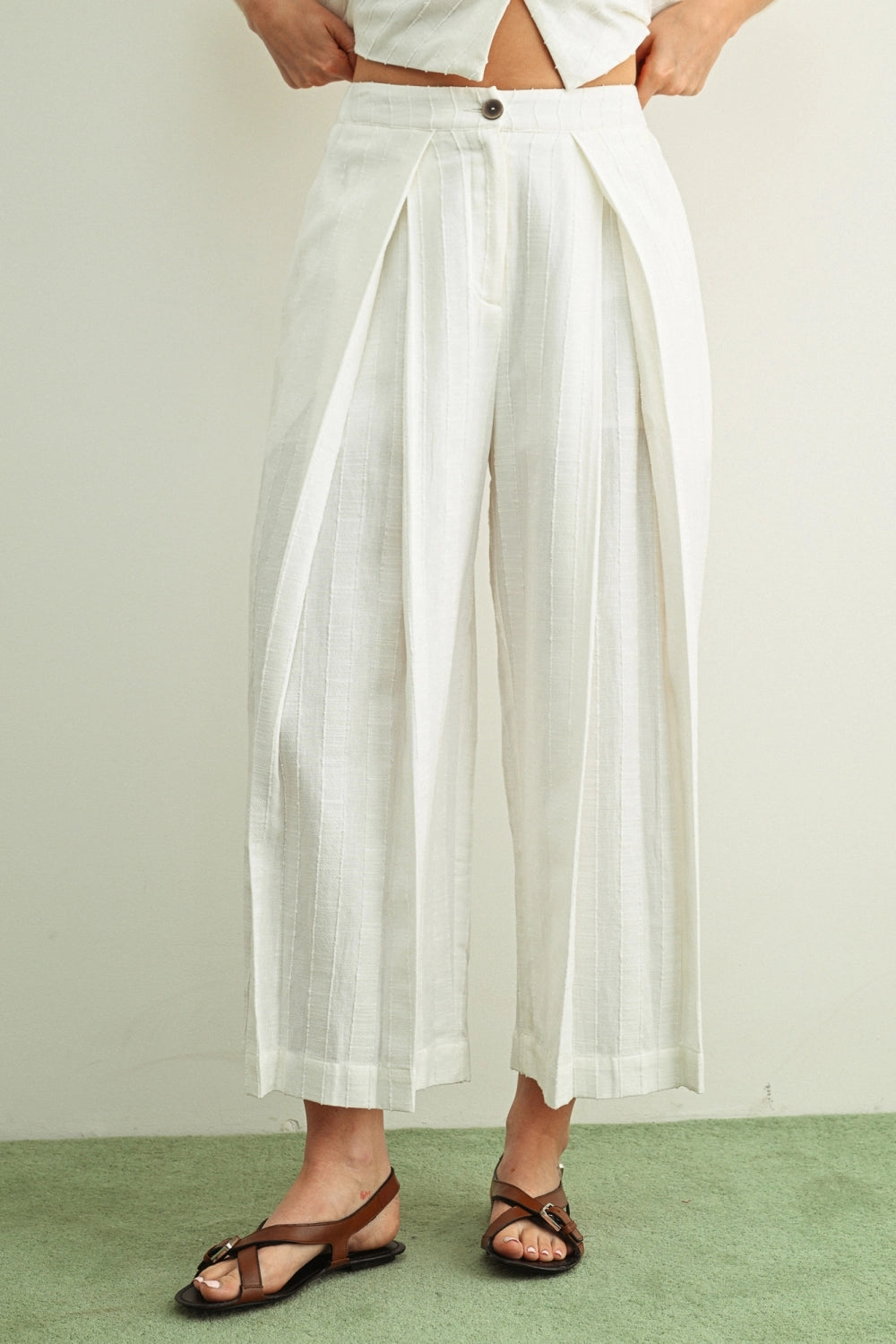 Textured Fabric Front Pleat Detail Pants